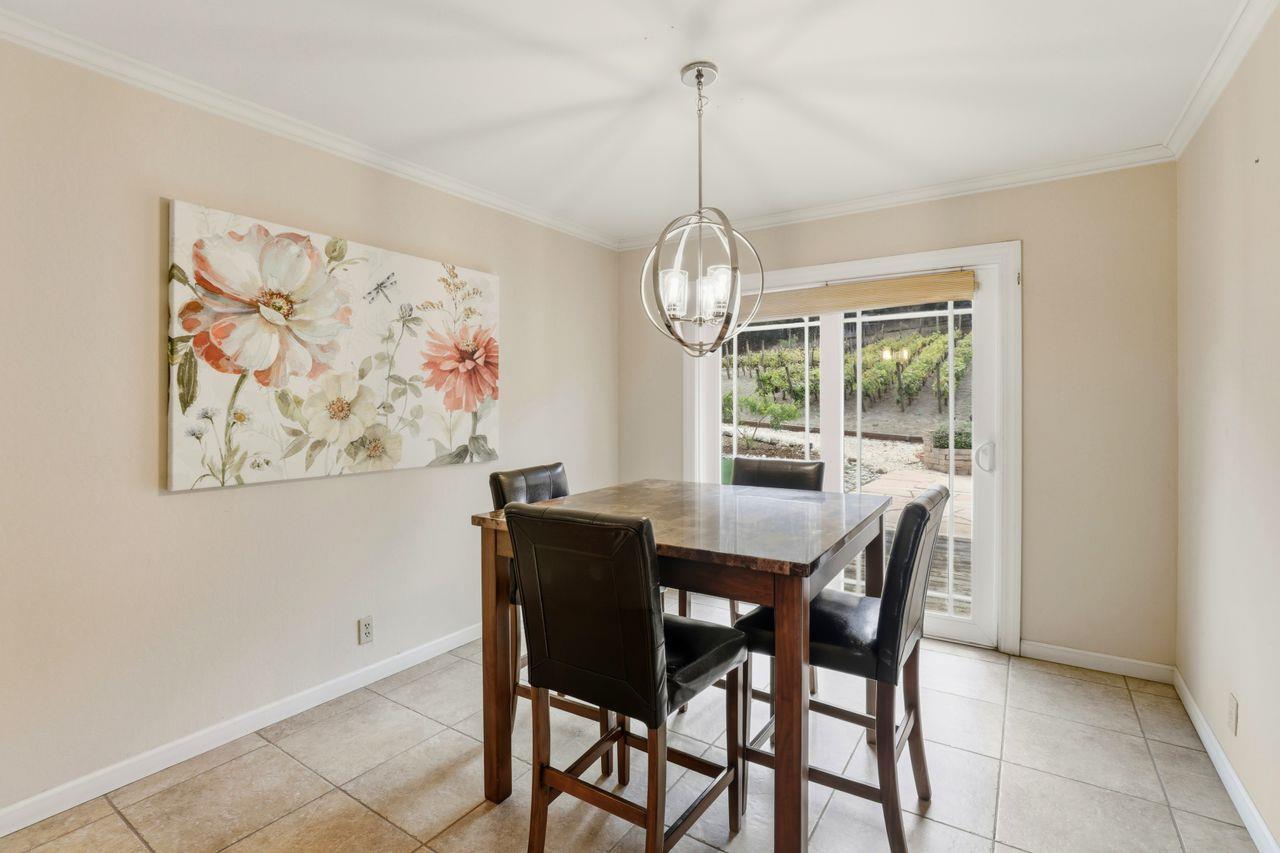 Detail Gallery Image 11 of 57 For 27412 Vista Del Toro Pl, Salinas,  CA 93908 - 4 Beds | 3 Baths