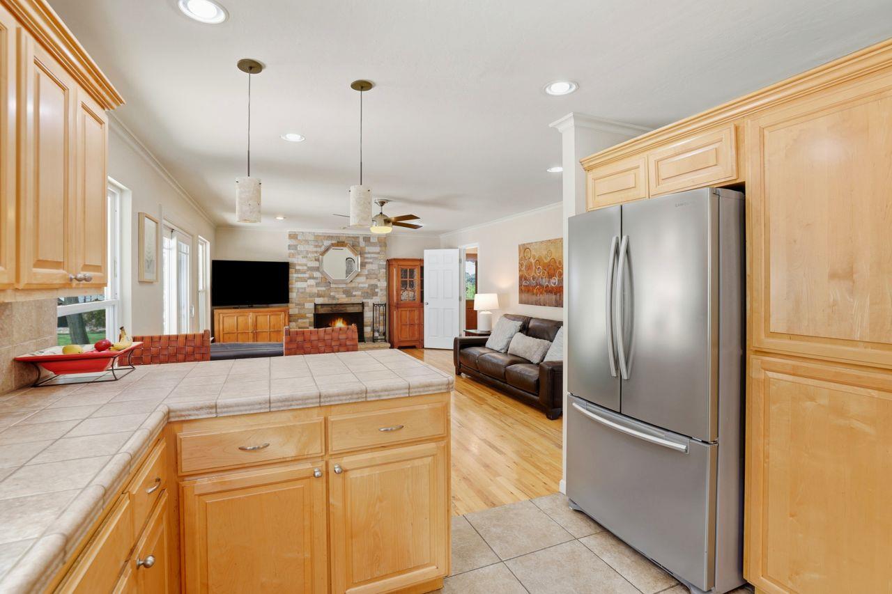 Detail Gallery Image 14 of 57 For 27412 Vista Del Toro Pl, Salinas,  CA 93908 - 4 Beds | 3 Baths