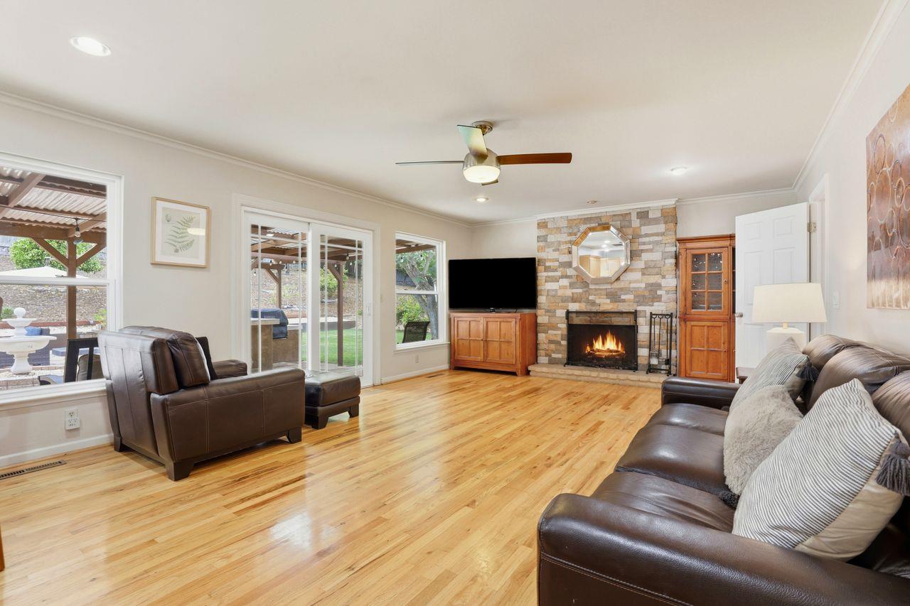 Detail Gallery Image 15 of 57 For 27412 Vista Del Toro Pl, Salinas,  CA 93908 - 4 Beds | 3 Baths