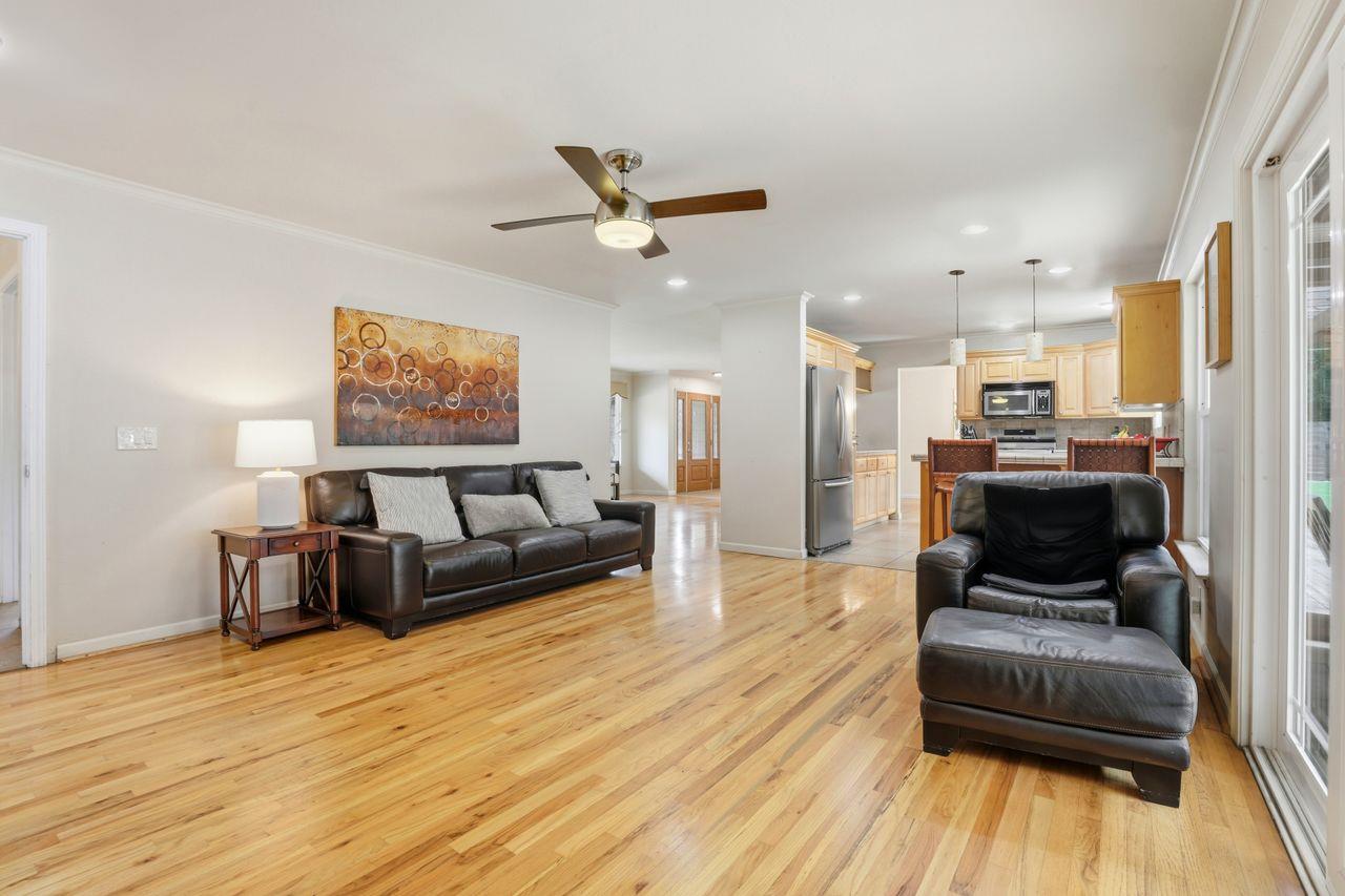 Detail Gallery Image 18 of 57 For 27412 Vista Del Toro Pl, Salinas,  CA 93908 - 4 Beds | 3 Baths