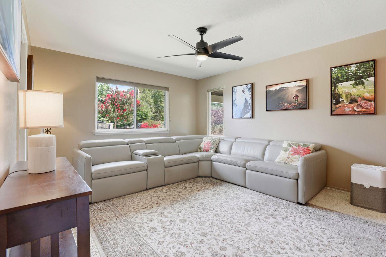 Detail Gallery Image 19 of 57 For 27412 Vista Del Toro Pl, Salinas,  CA 93908 - 4 Beds | 3 Baths