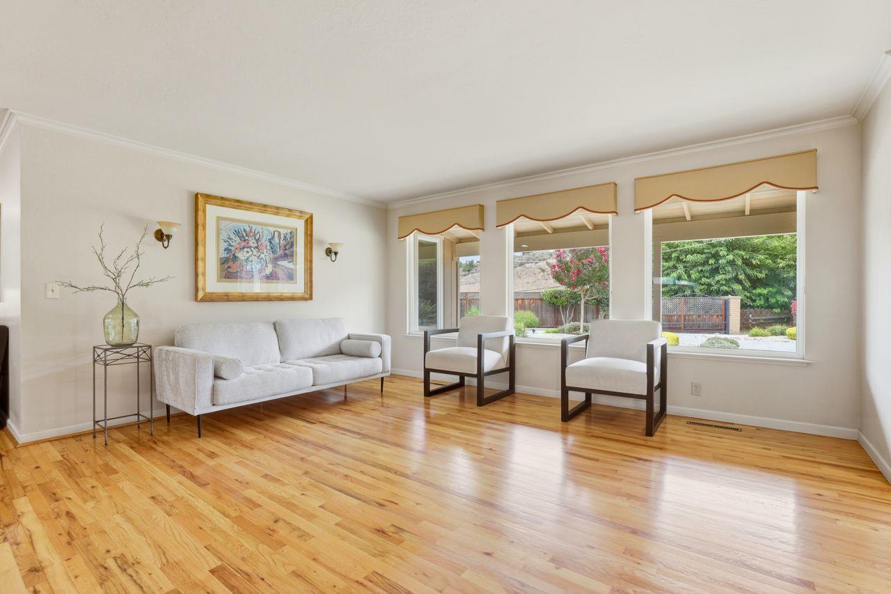 Detail Gallery Image 7 of 57 For 27412 Vista Del Toro Pl, Salinas,  CA 93908 - 4 Beds | 3 Baths