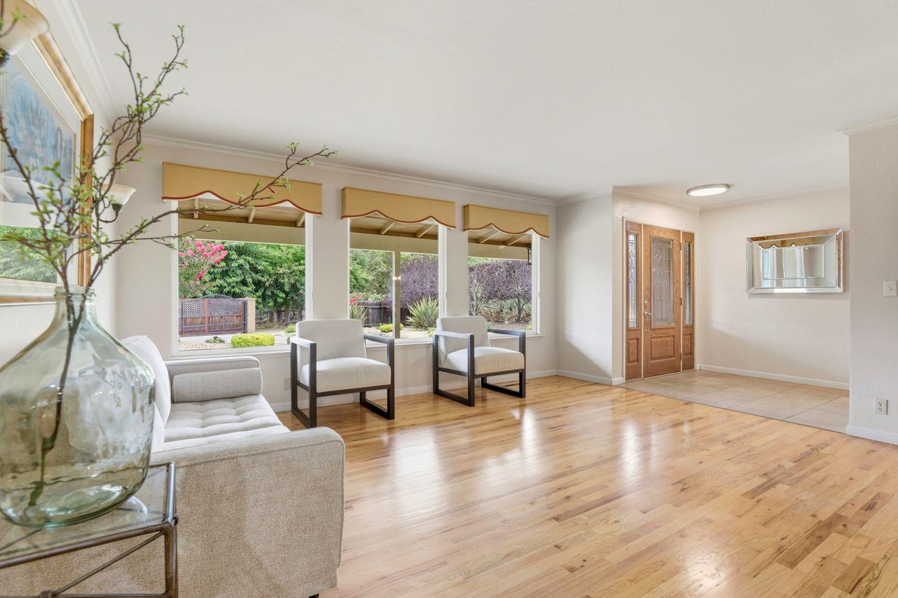 Detail Gallery Image 8 of 57 For 27412 Vista Del Toro Pl, Salinas,  CA 93908 - 4 Beds | 3 Baths