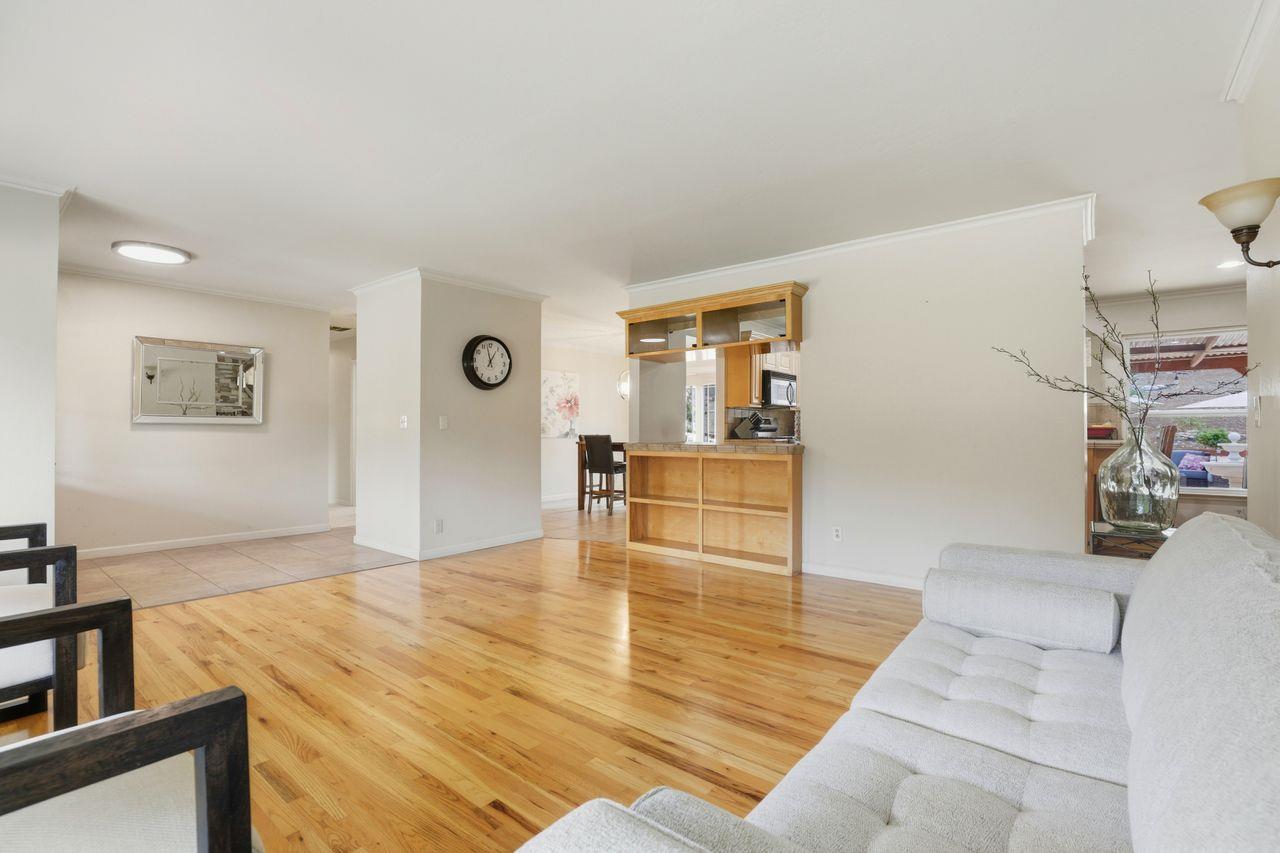 Detail Gallery Image 9 of 57 For 27412 Vista Del Toro Pl, Salinas,  CA 93908 - 4 Beds | 3 Baths