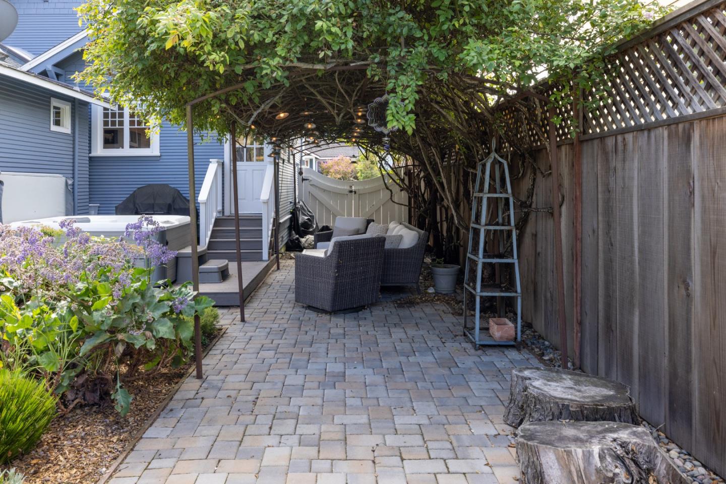 Detail Gallery Image 38 of 52 For 1271 Fourth Street, Monterey,  CA 93940 - 3 Beds | 1/1 Baths