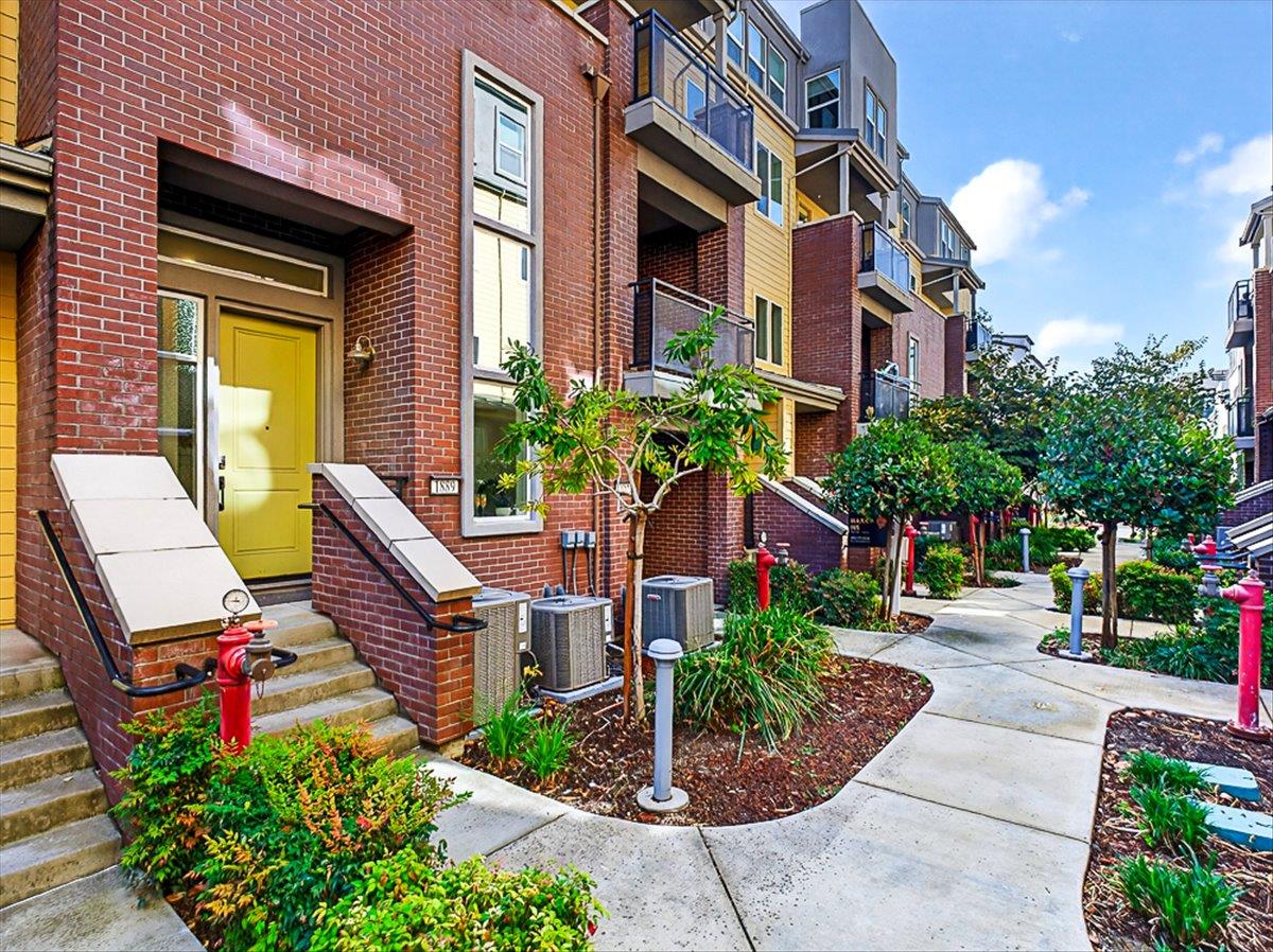 Detail Gallery Image 3 of 41 For 1889 Sable Pl, San Jose,  CA 95133 - 3 Beds | 3 Baths