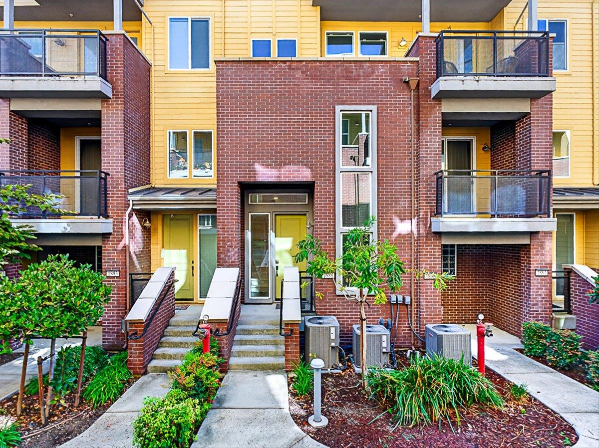 Detail Gallery Image 4 of 41 For 1889 Sable Pl, San Jose,  CA 95133 - 3 Beds | 3 Baths