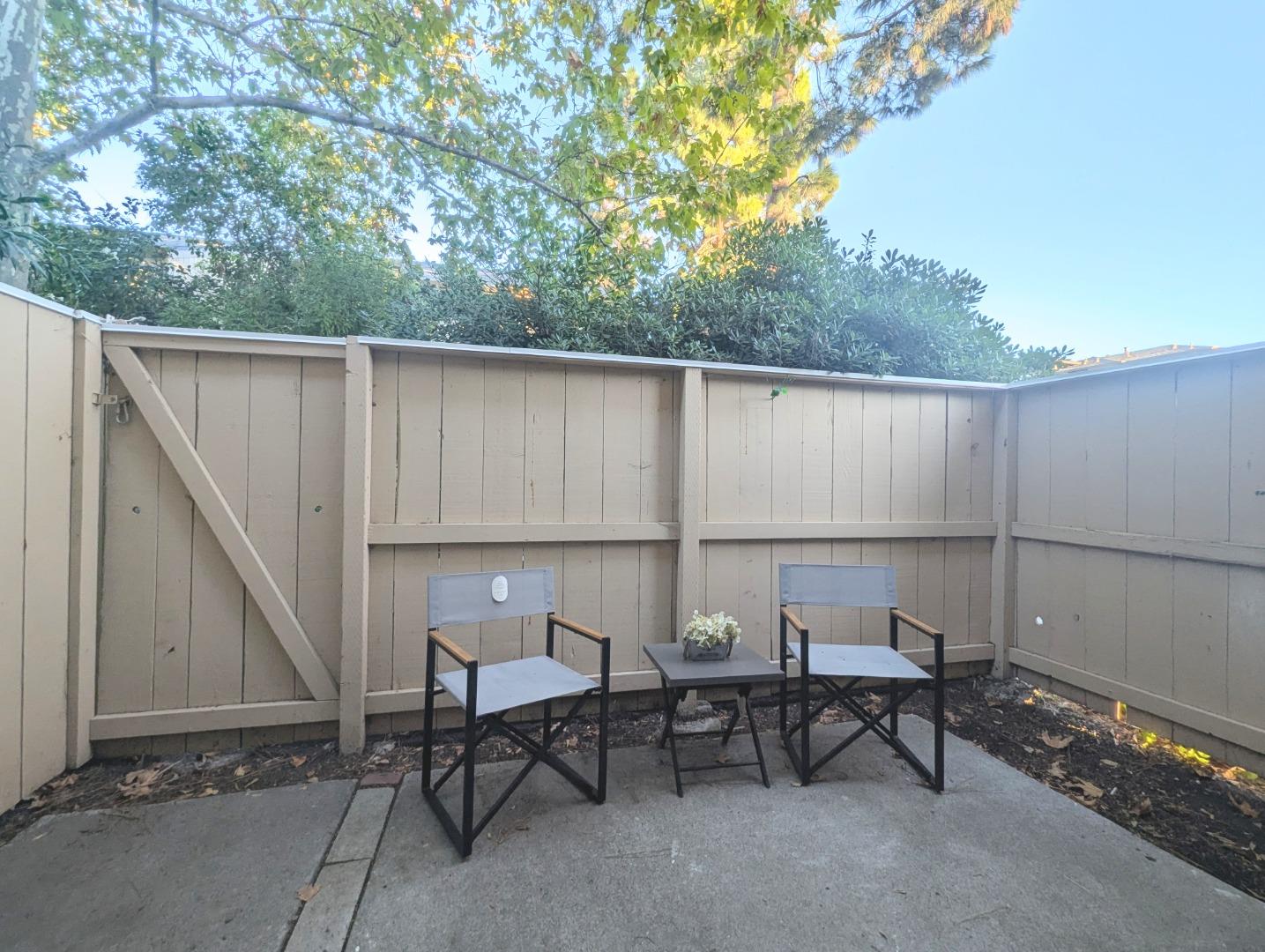 Detail Gallery Image 17 of 23 For 960 Kiely Blvd #F,  Santa Clara,  CA 95051 - 2 Beds | 1/1 Baths