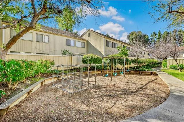 Detail Gallery Image 21 of 23 For 960 Kiely Blvd #F,  Santa Clara,  CA 95051 - 2 Beds | 1/1 Baths