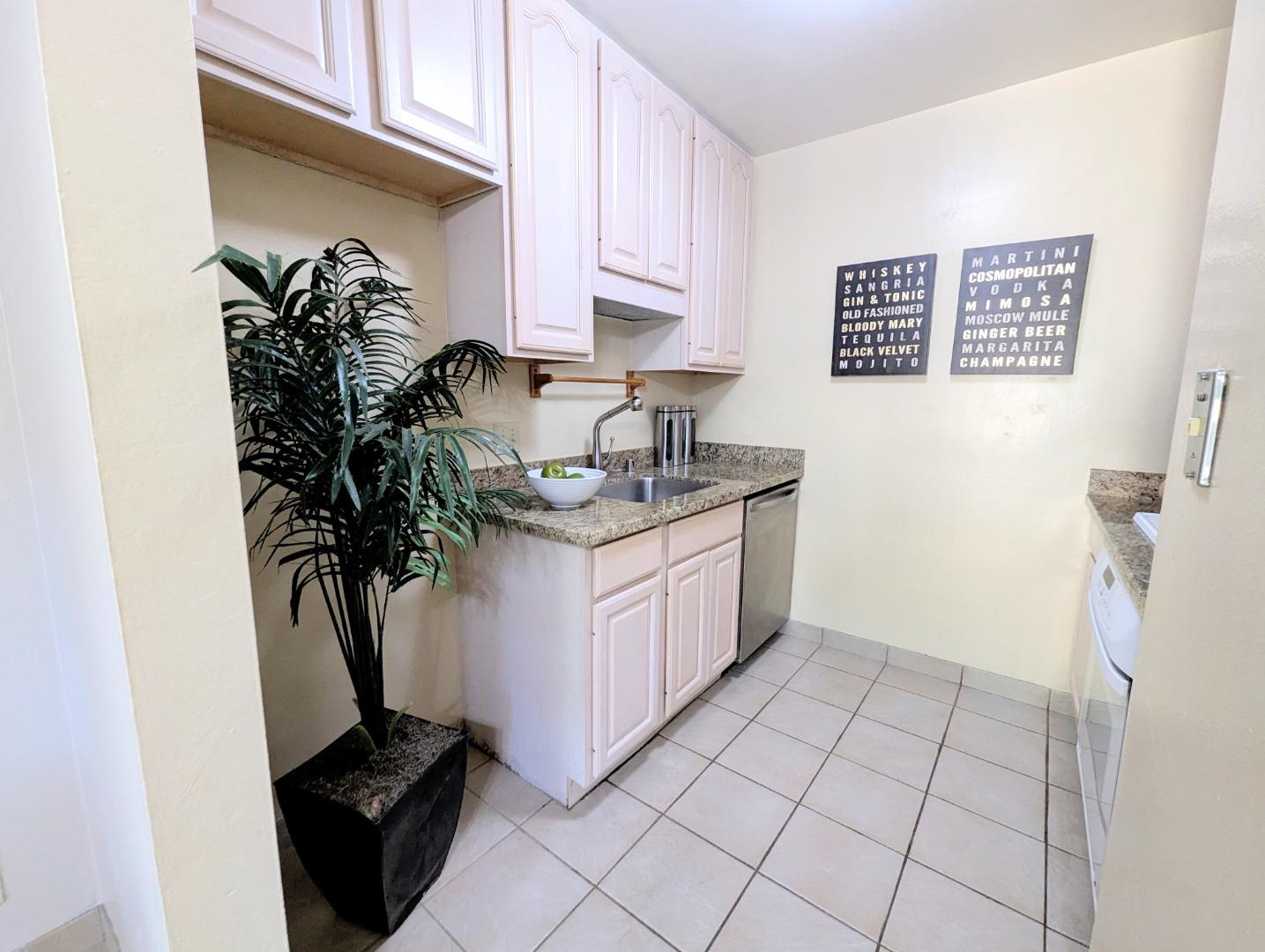 Detail Gallery Image 6 of 23 For 960 Kiely Blvd #F,  Santa Clara,  CA 95051 - 2 Beds | 1/1 Baths