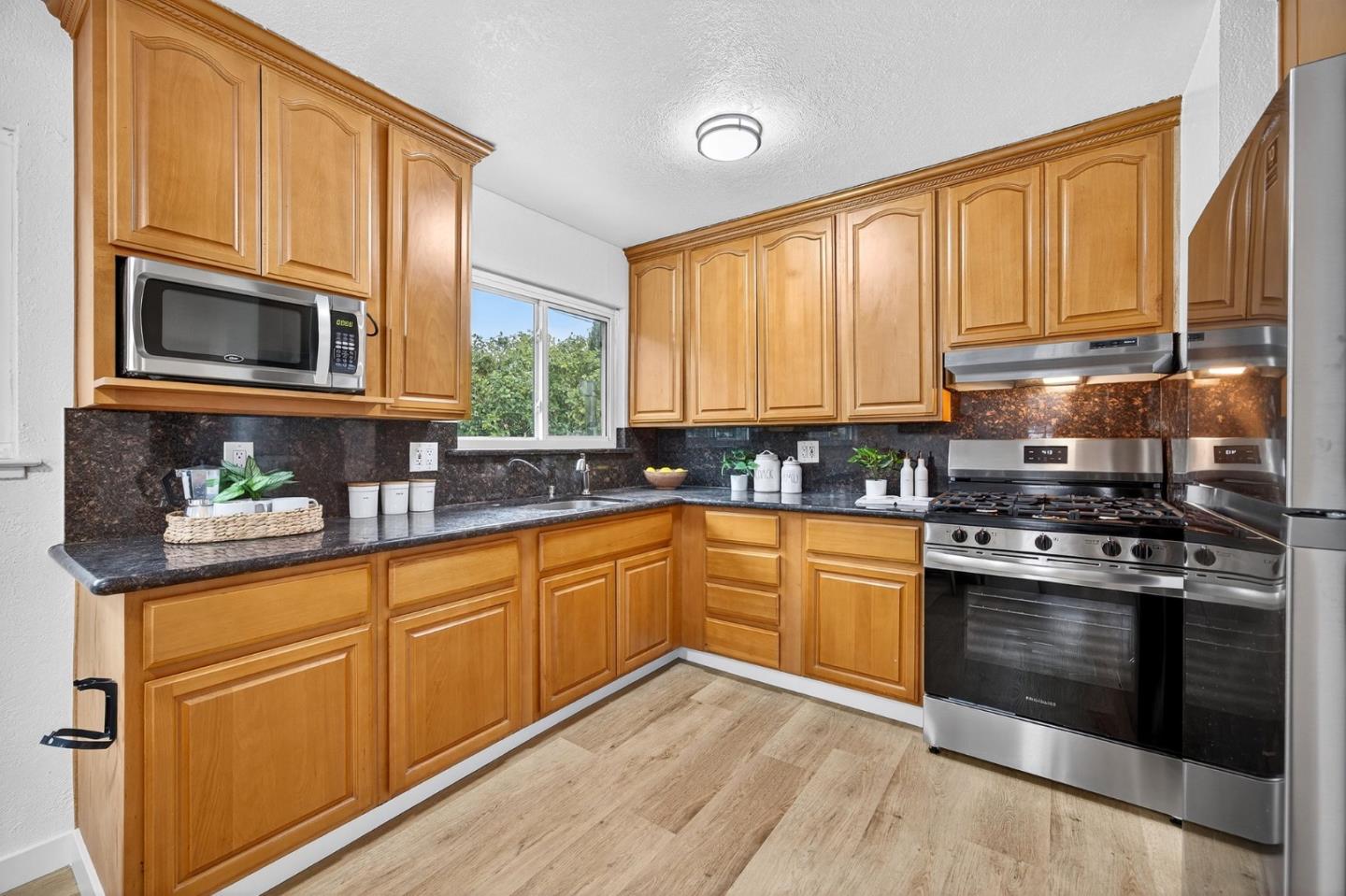 Detail Gallery Image 10 of 42 For 3549 Columbine Dr, San Jose,  CA 95127 - 3 Beds | 2 Baths