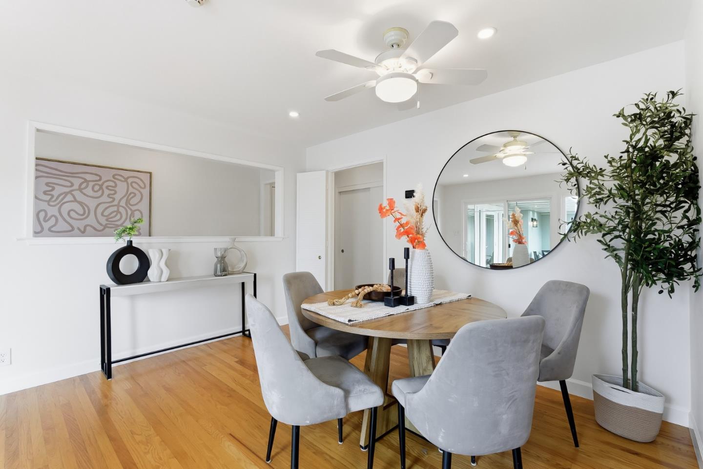 Detail Gallery Image 12 of 39 For 471 Santa Clara Ave, Redwood City,  CA 94061 - 4 Beds | 2 Baths