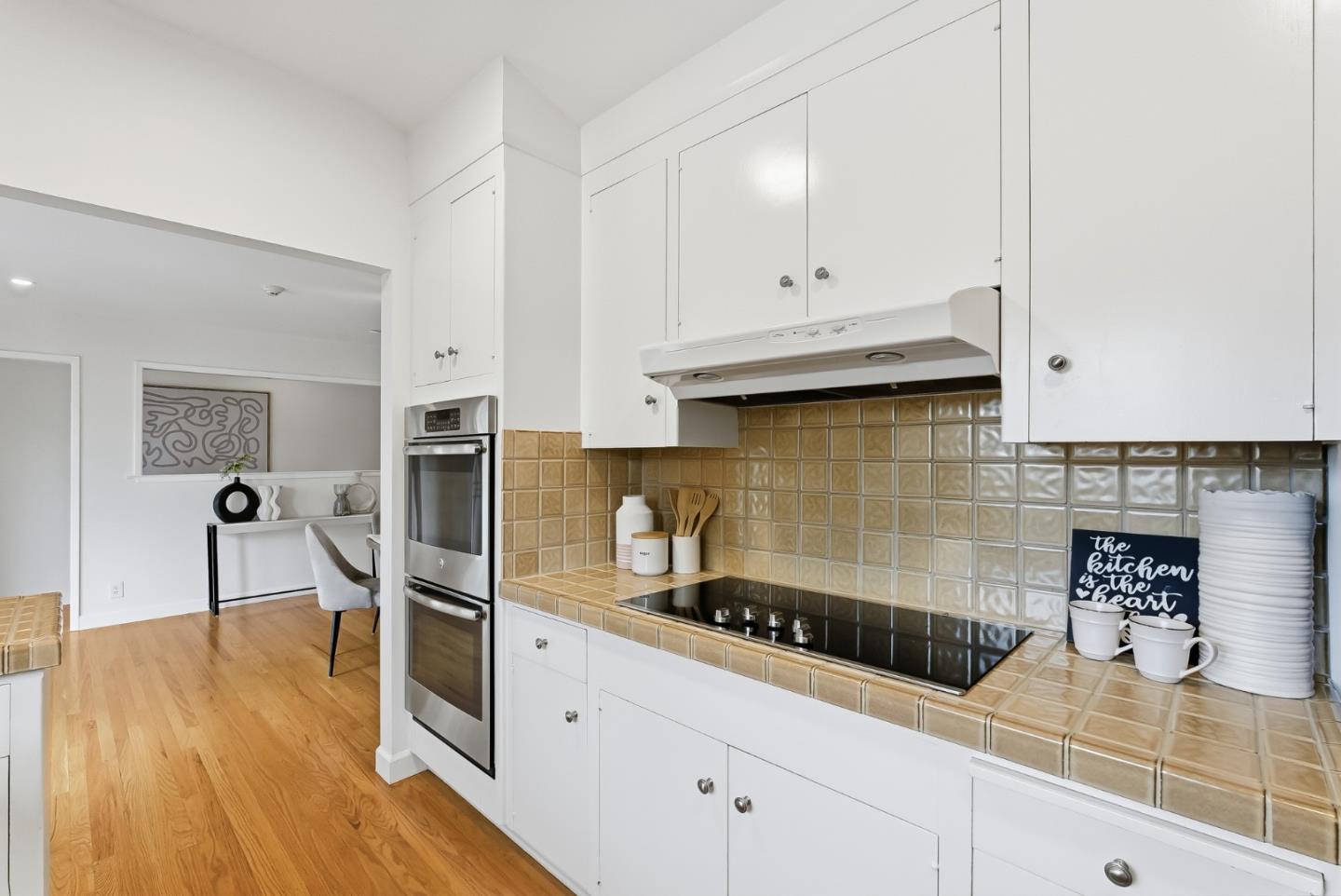 Detail Gallery Image 14 of 39 For 471 Santa Clara Ave, Redwood City,  CA 94061 - 4 Beds | 2 Baths