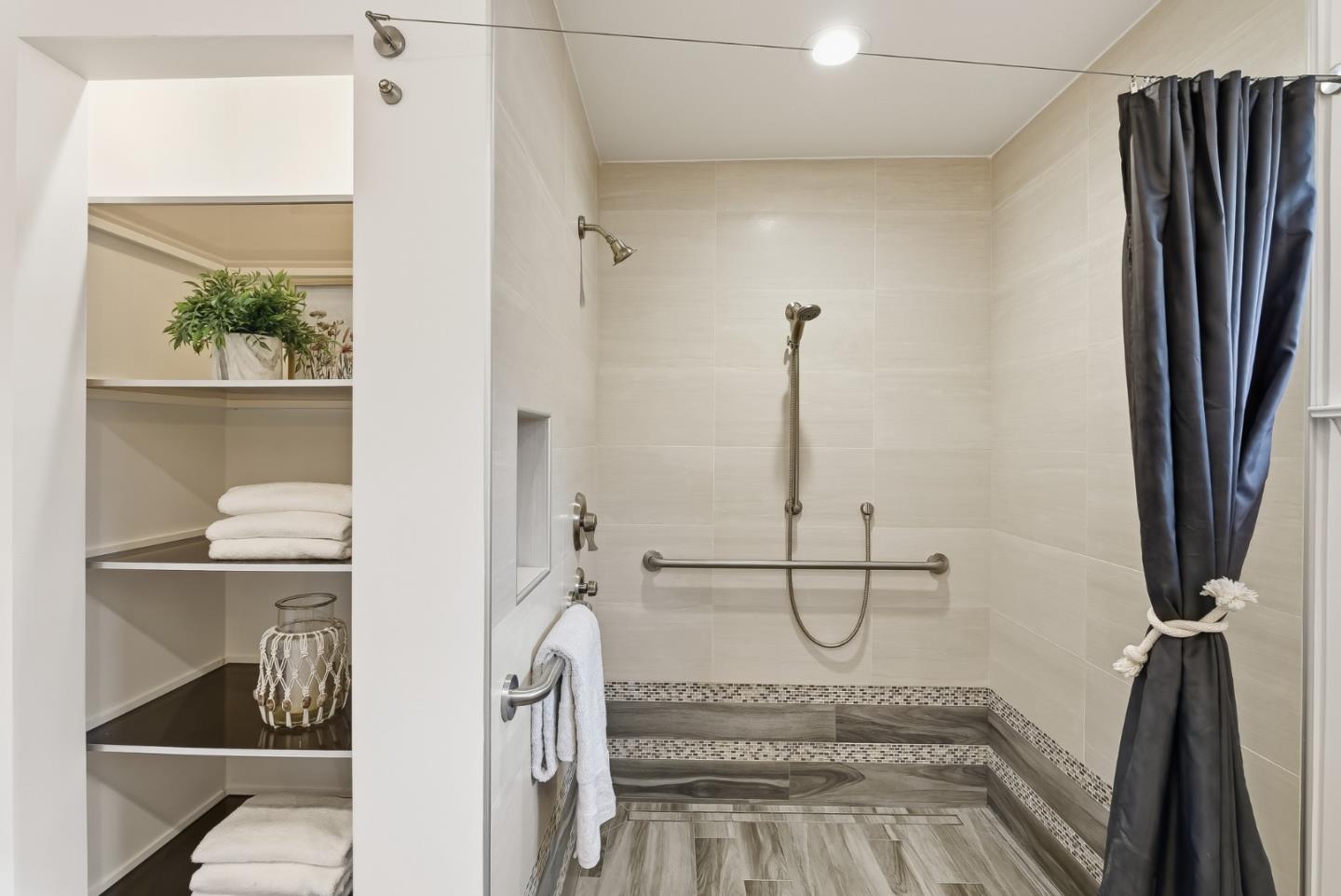 Detail Gallery Image 22 of 39 For 471 Santa Clara Ave, Redwood City,  CA 94061 - 4 Beds | 2 Baths