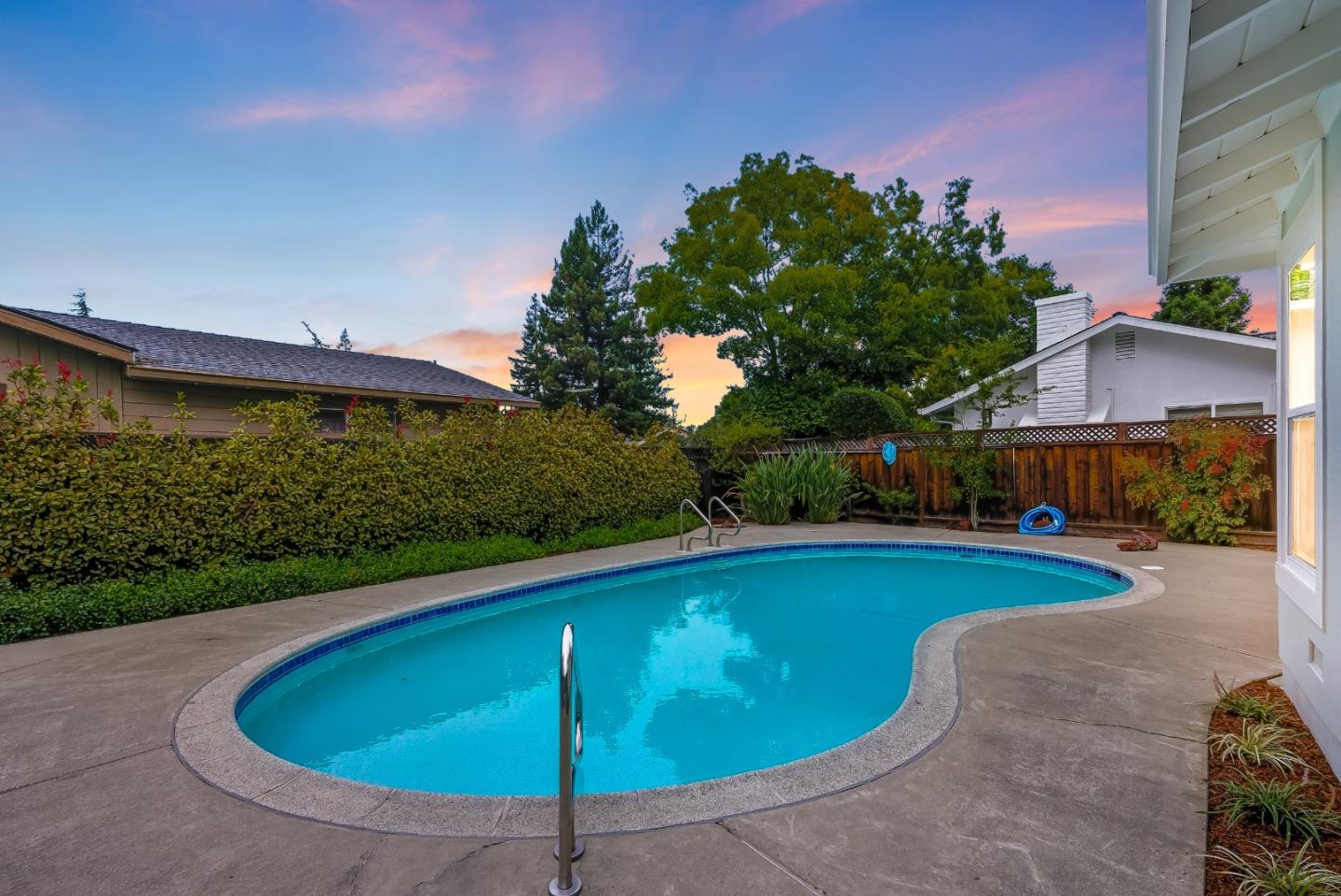 Detail Gallery Image 25 of 39 For 471 Santa Clara Ave, Redwood City,  CA 94061 - 4 Beds | 2 Baths