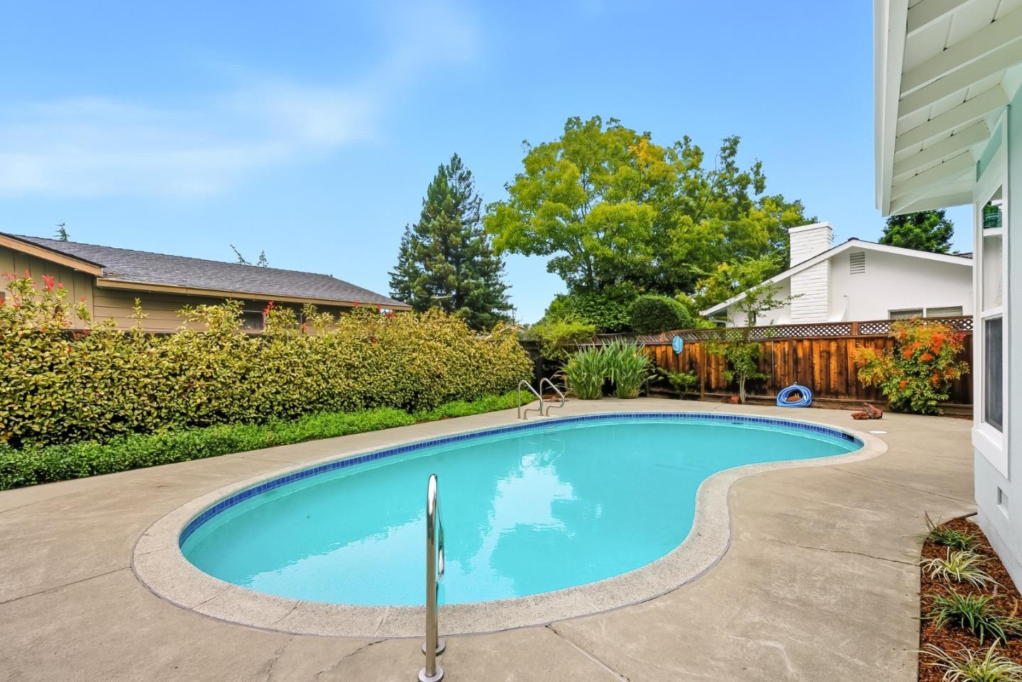 Detail Gallery Image 34 of 39 For 471 Santa Clara Ave, Redwood City,  CA 94061 - 4 Beds | 2 Baths