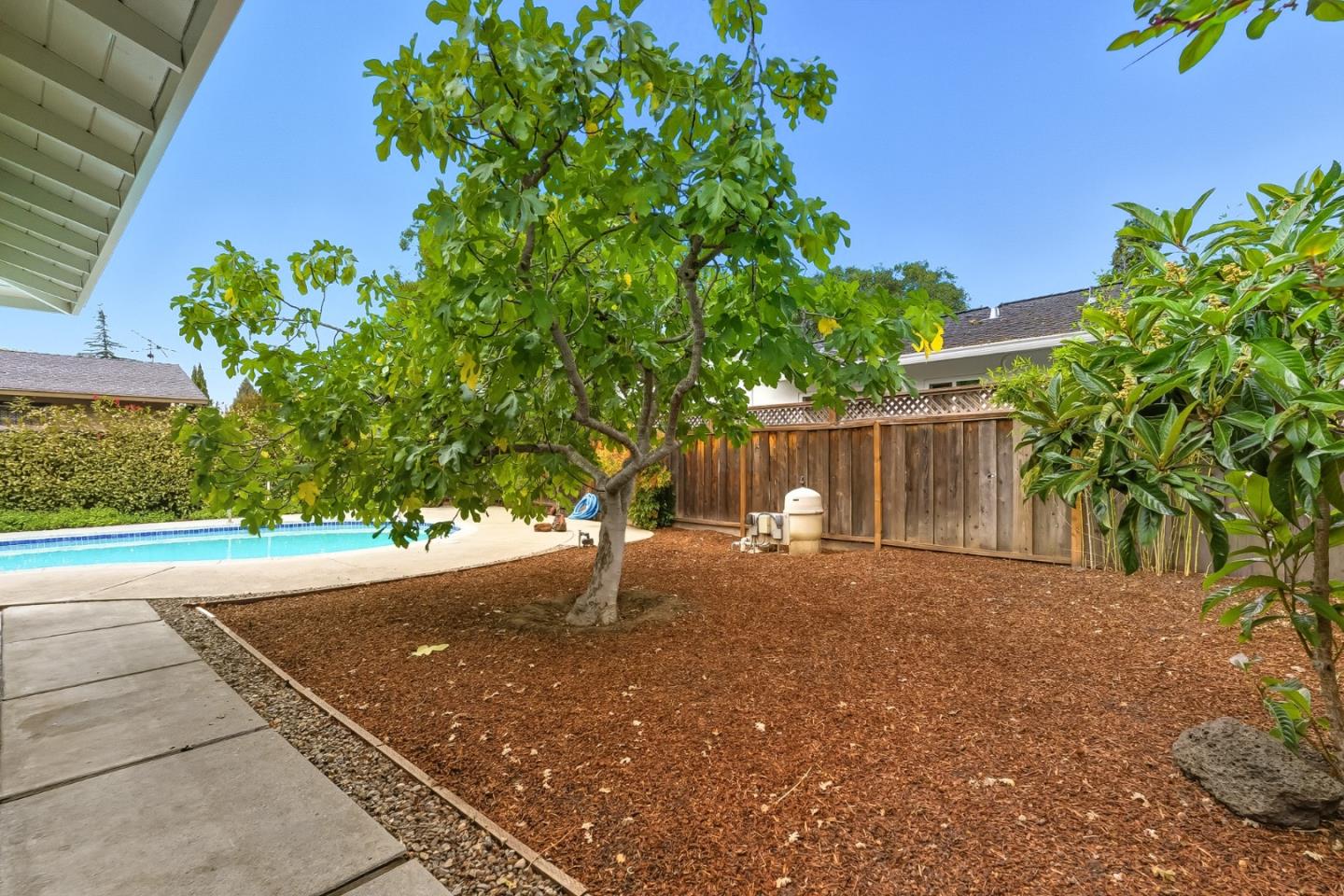 Detail Gallery Image 4 of 39 For 471 Santa Clara Ave, Redwood City,  CA 94061 - 4 Beds | 2 Baths