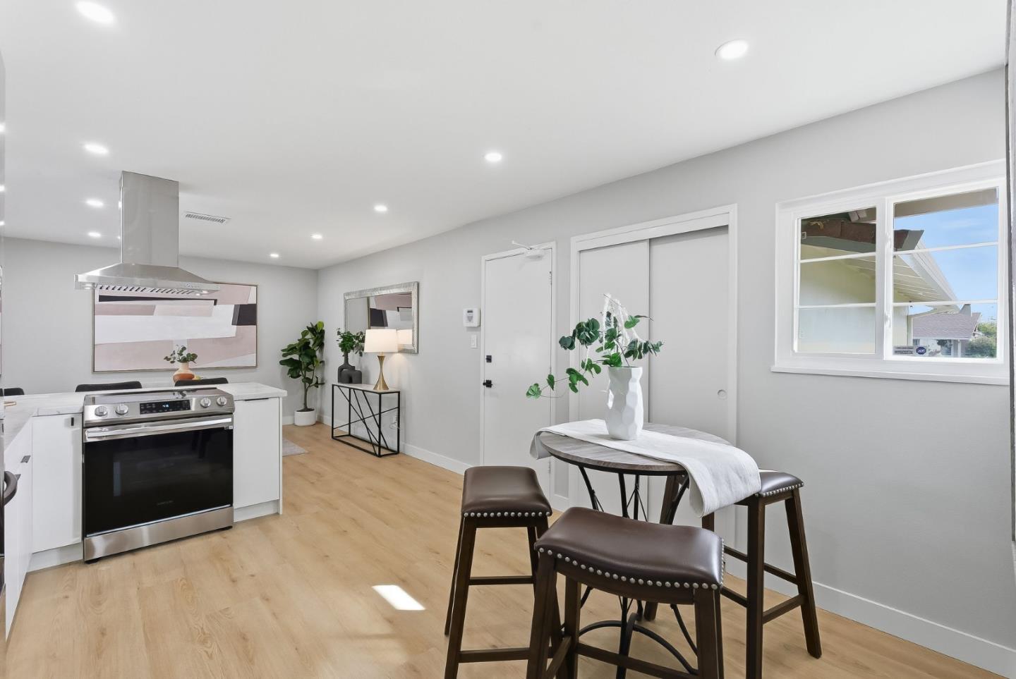 Detail Gallery Image 6 of 38 For 5967 Shawcroft Dr, San Jose,  CA 95123 - 3 Beds | 2 Baths