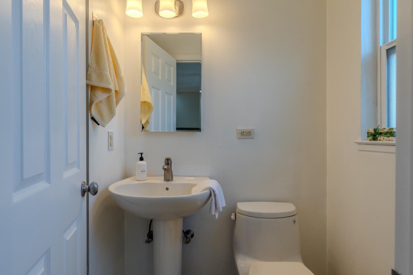 Detail Gallery Image 25 of 30 For 711 Lundy Way, Pacifica,  CA 94044 - 3 Beds | 2 Baths