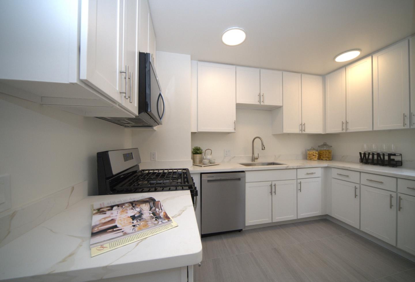 Detail Gallery Image 6 of 16 For 2306 32nd Ave, San Francisco,  CA 94116 - 3 Beds | 1 Baths