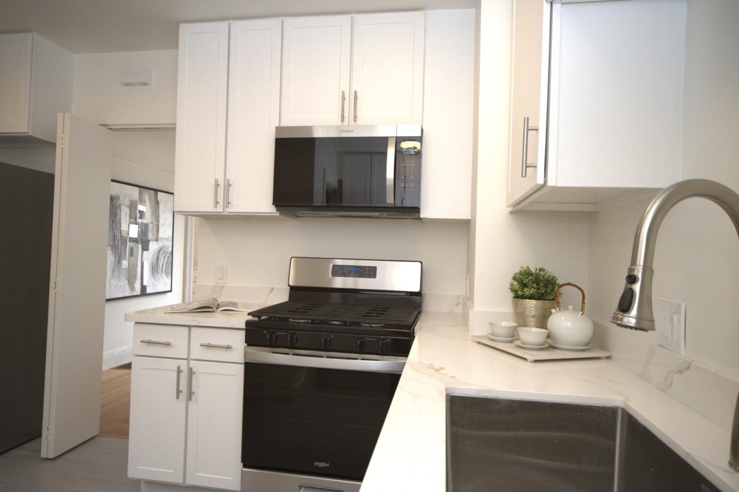 Detail Gallery Image 8 of 16 For 2306 32nd Ave, San Francisco,  CA 94116 - 3 Beds | 1 Baths