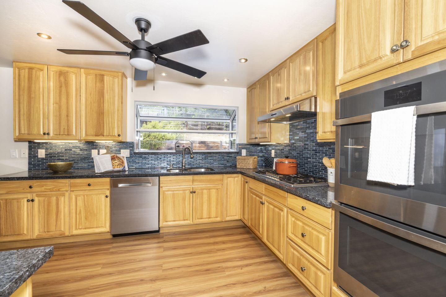 Detail Gallery Image 11 of 37 For 3622 Farm Hill Blvd, Redwood City,  CA 94061 - 3 Beds | 2/1 Baths