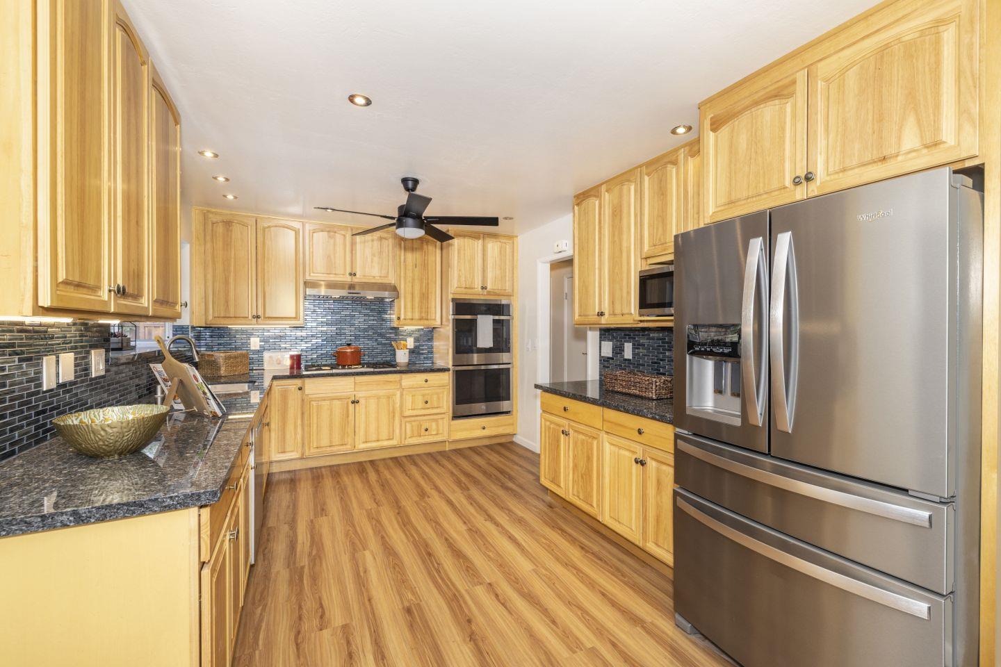 Detail Gallery Image 12 of 37 For 3622 Farm Hill Blvd, Redwood City,  CA 94061 - 3 Beds | 2/1 Baths