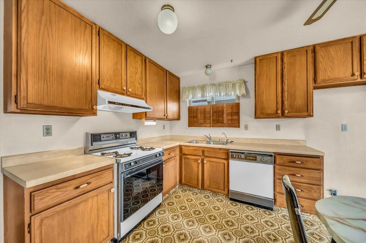 Detail Gallery Image 12 of 39 For 510 Fairview Dr, Gonzales,  CA 93926 - 3 Beds | 2 Baths