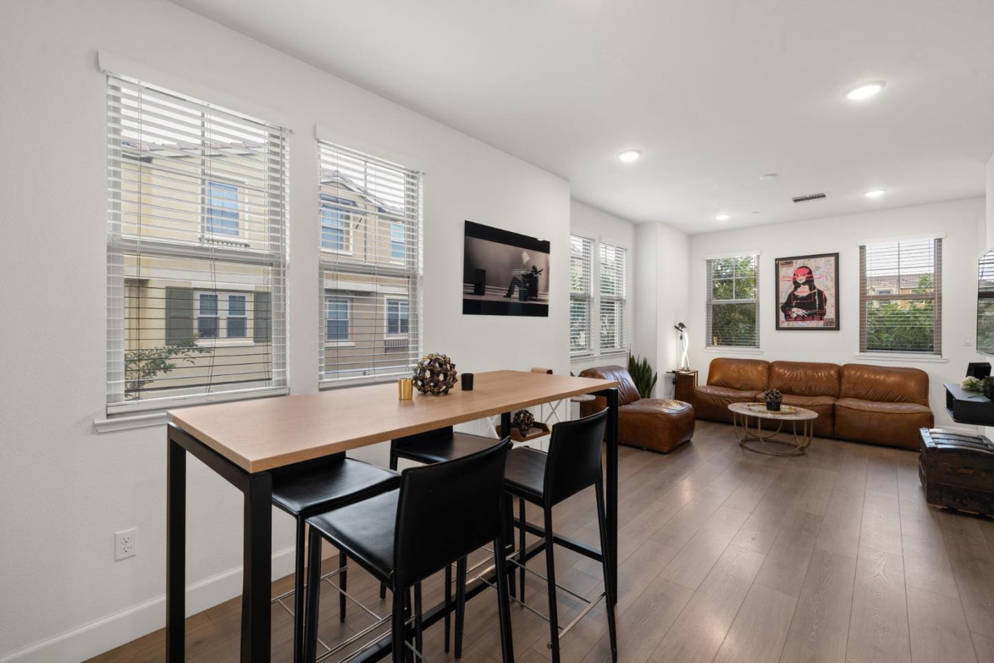 Detail Gallery Image 10 of 51 For 601 Cinnamon Cir, Mountain View,  CA 94043 - 2 Beds | 2/1 Baths