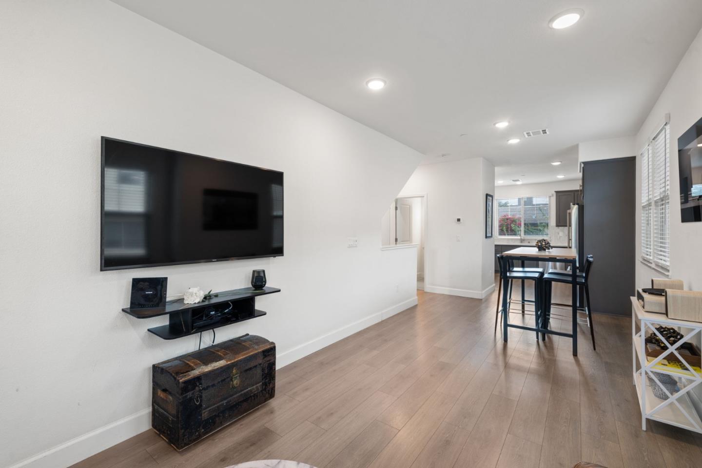 Detail Gallery Image 11 of 51 For 601 Cinnamon Cir, Mountain View,  CA 94043 - 2 Beds | 2/1 Baths