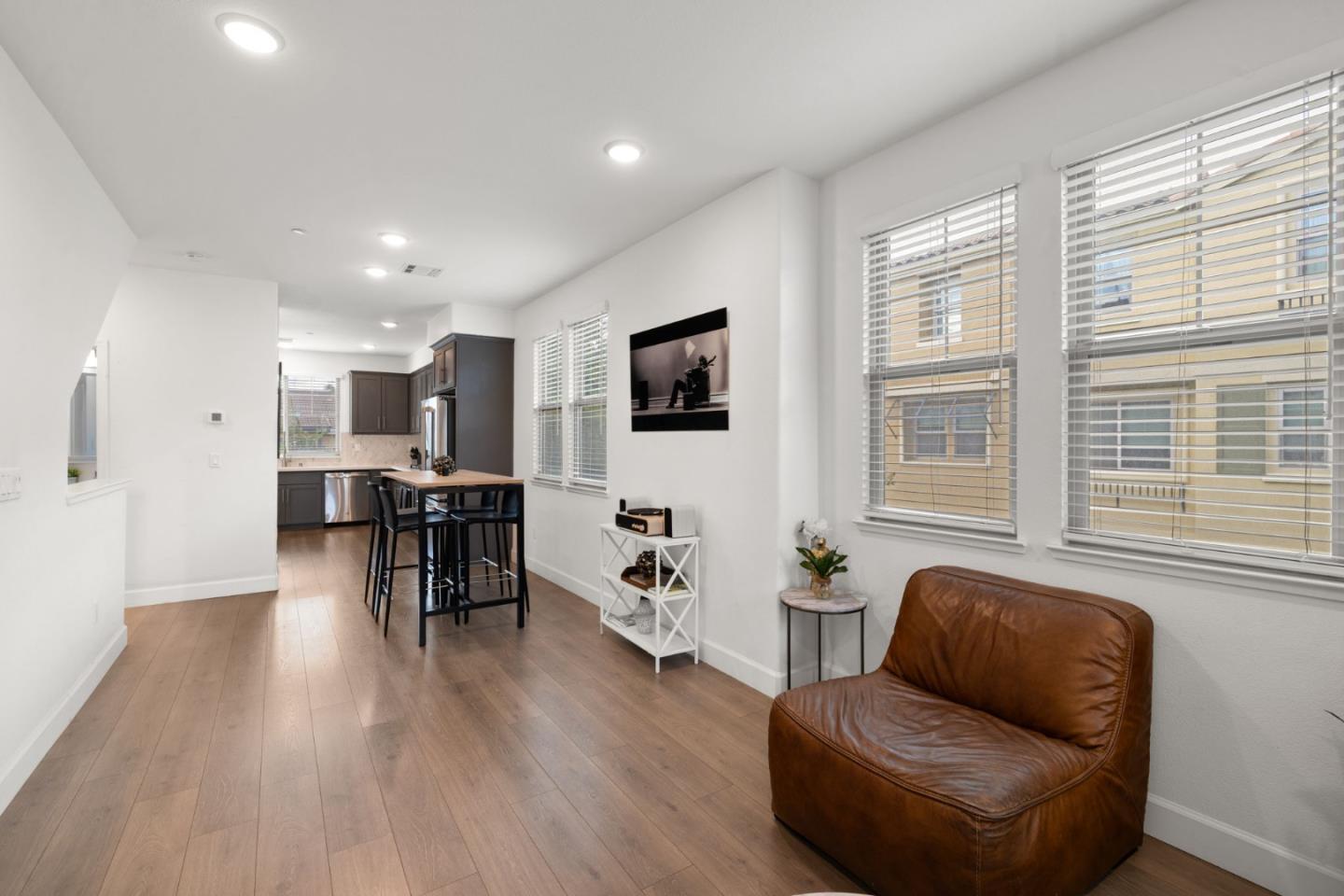 Detail Gallery Image 12 of 51 For 601 Cinnamon Cir, Mountain View,  CA 94043 - 2 Beds | 2/1 Baths