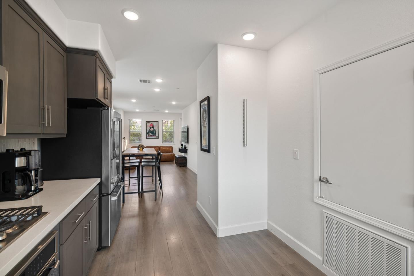 Detail Gallery Image 16 of 51 For 601 Cinnamon Cir, Mountain View,  CA 94043 - 2 Beds | 2/1 Baths