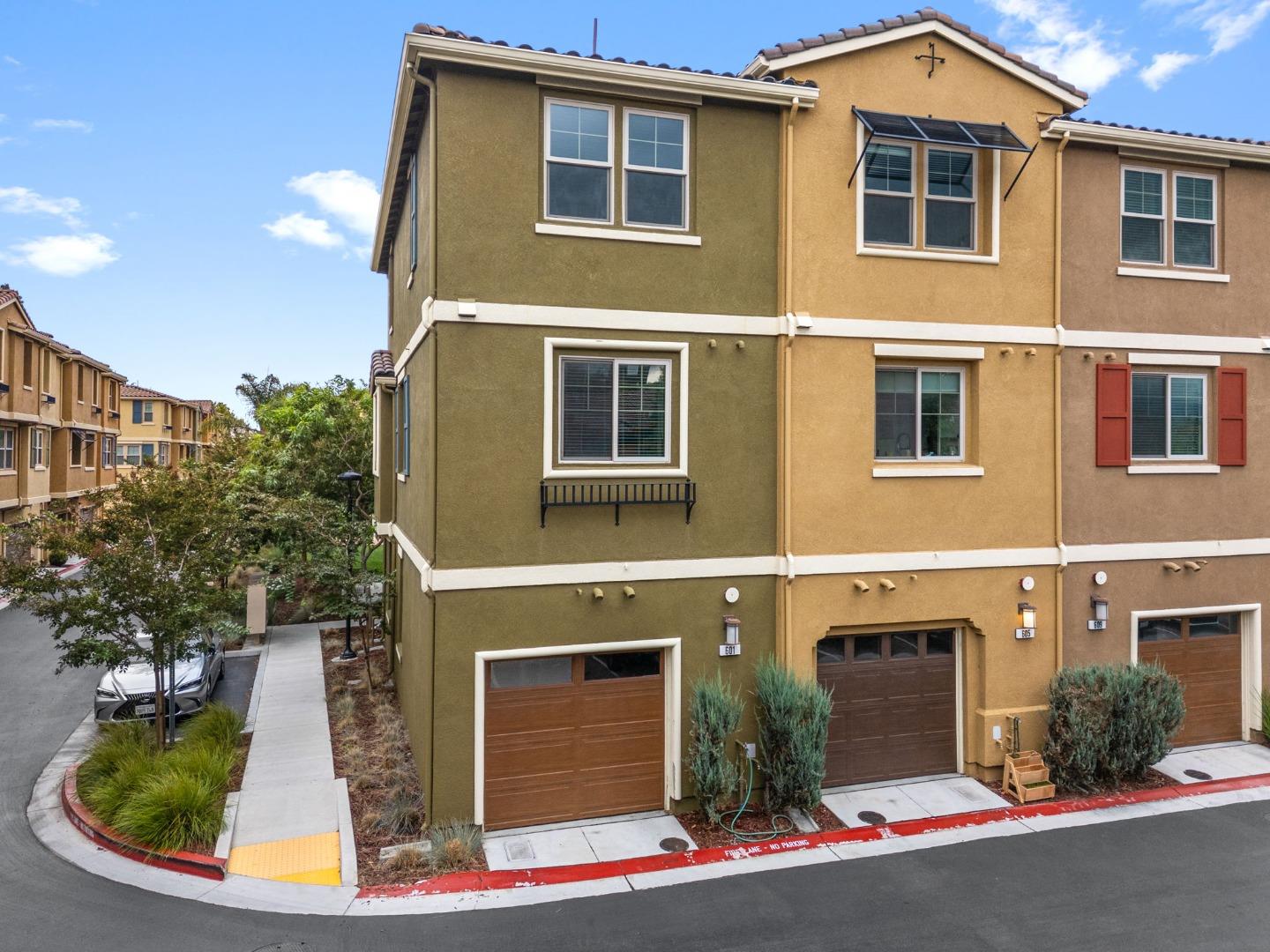 Detail Gallery Image 2 of 51 For 601 Cinnamon Cir, Mountain View,  CA 94043 - 2 Beds | 2/1 Baths