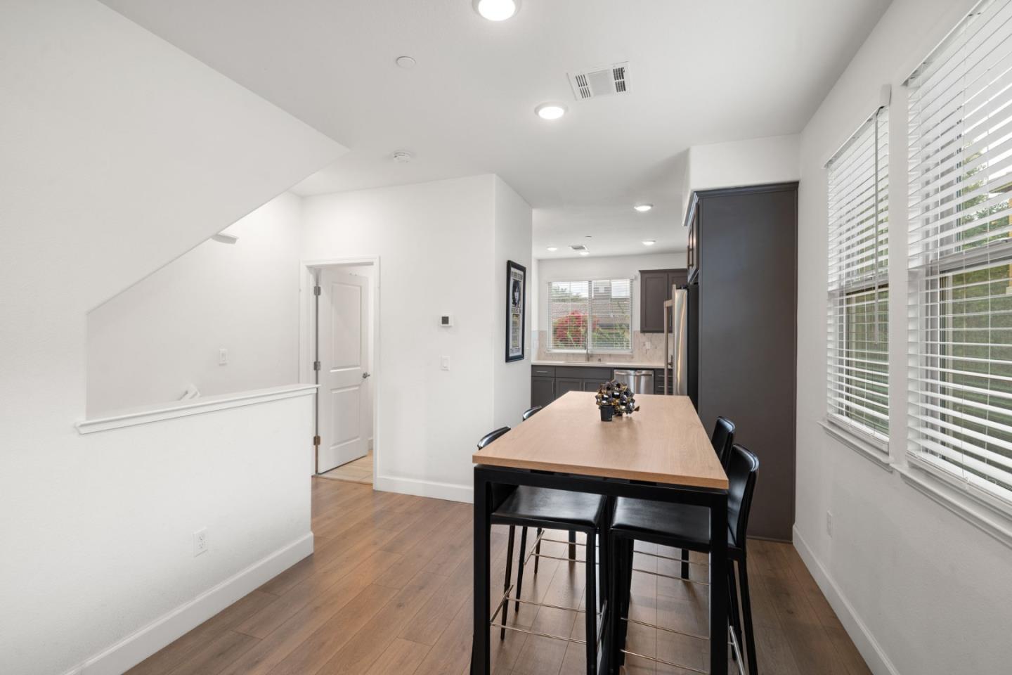 Detail Gallery Image 22 of 51 For 601 Cinnamon Cir, Mountain View,  CA 94043 - 2 Beds | 2/1 Baths