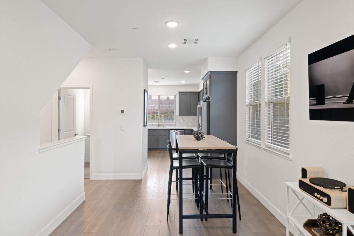 Detail Gallery Image 24 of 51 For 601 Cinnamon Cir, Mountain View,  CA 94043 - 2 Beds | 2/1 Baths