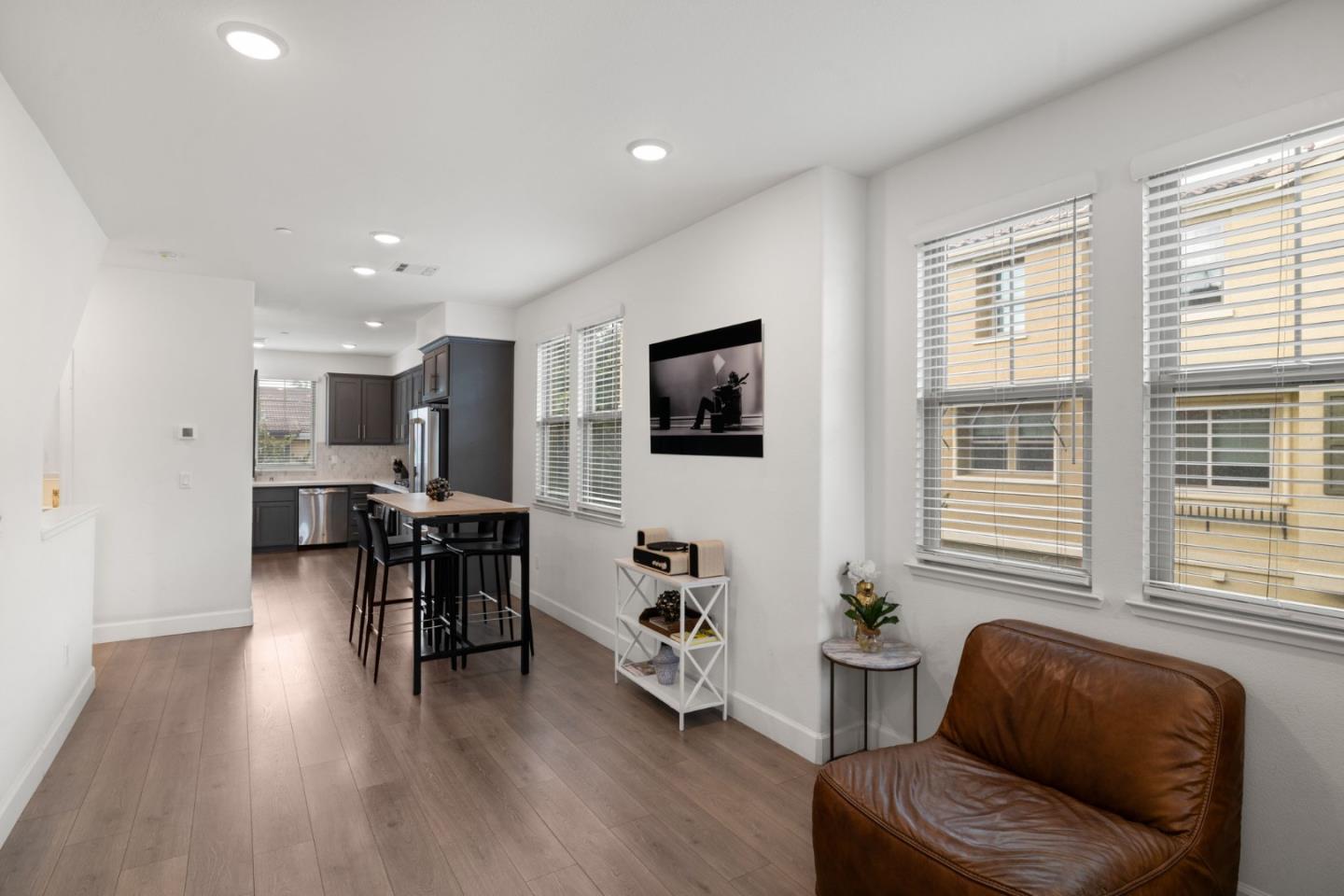 Detail Gallery Image 28 of 51 For 601 Cinnamon Cir, Mountain View,  CA 94043 - 2 Beds | 2/1 Baths
