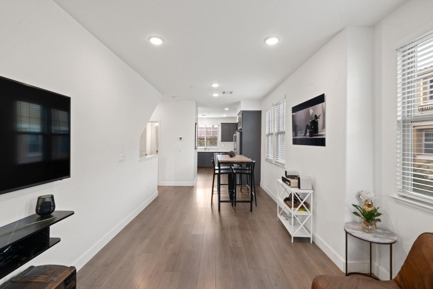 Detail Gallery Image 31 of 51 For 601 Cinnamon Cir, Mountain View,  CA 94043 - 2 Beds | 2/1 Baths