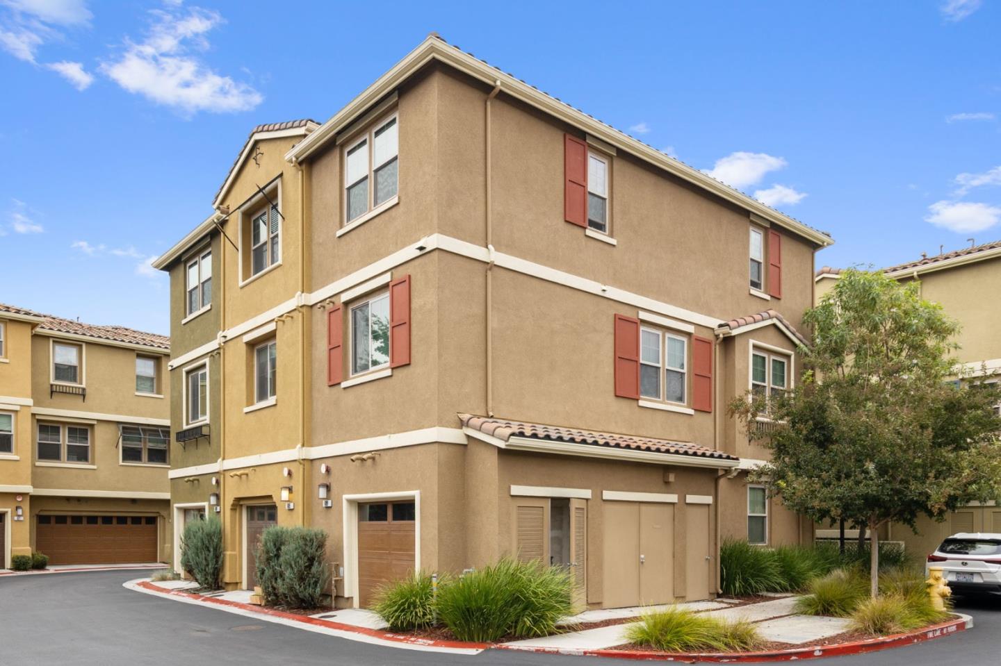 Detail Gallery Image 4 of 51 For 601 Cinnamon Cir, Mountain View,  CA 94043 - 2 Beds | 2/1 Baths