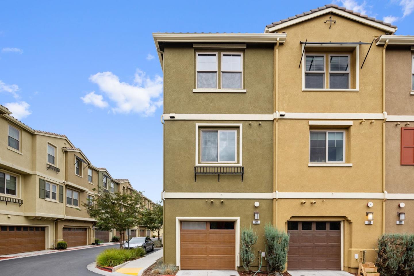 Detail Gallery Image 5 of 51 For 601 Cinnamon Cir, Mountain View,  CA 94043 - 2 Beds | 2/1 Baths