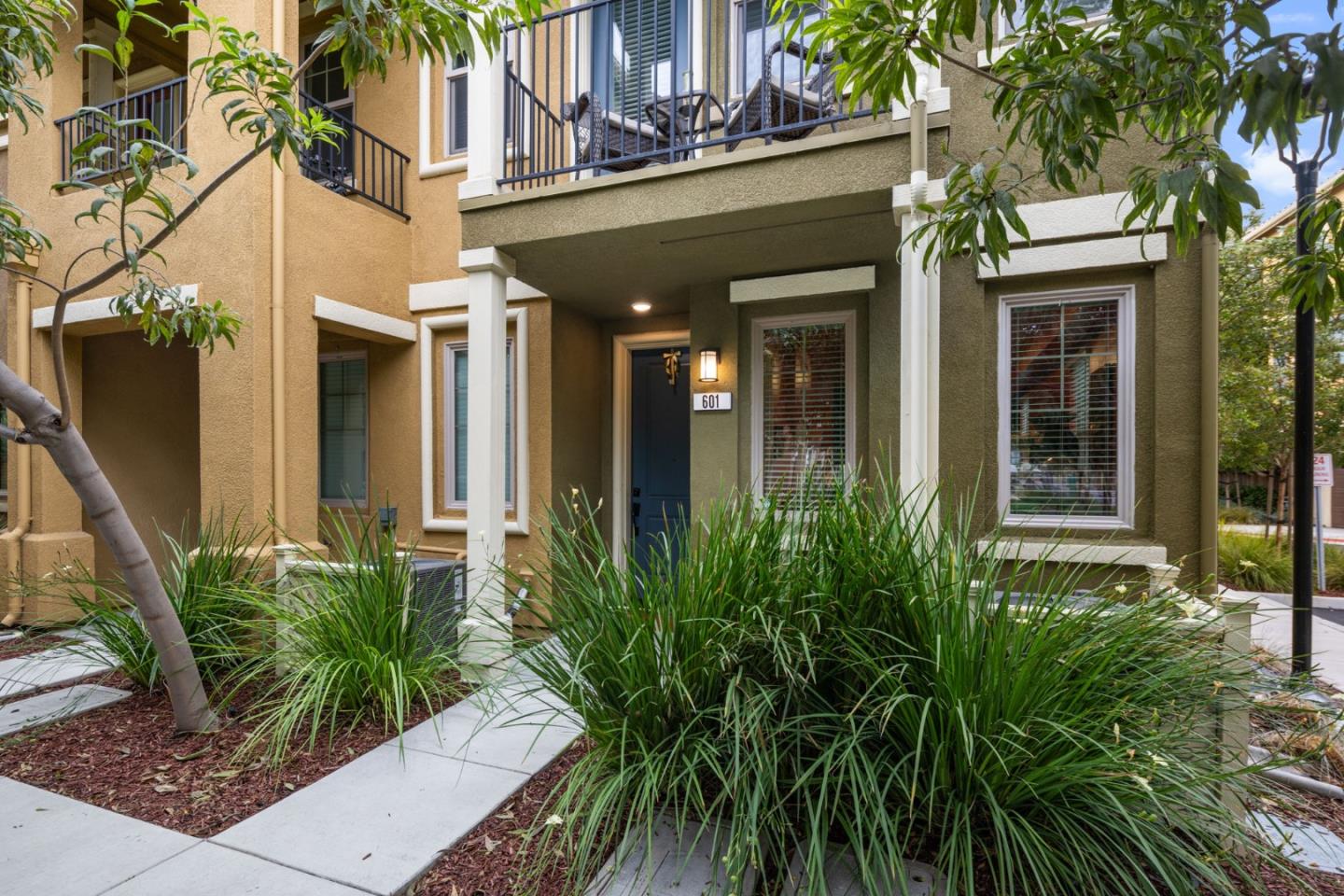 Detail Gallery Image 6 of 51 For 601 Cinnamon Cir, Mountain View,  CA 94043 - 2 Beds | 2/1 Baths