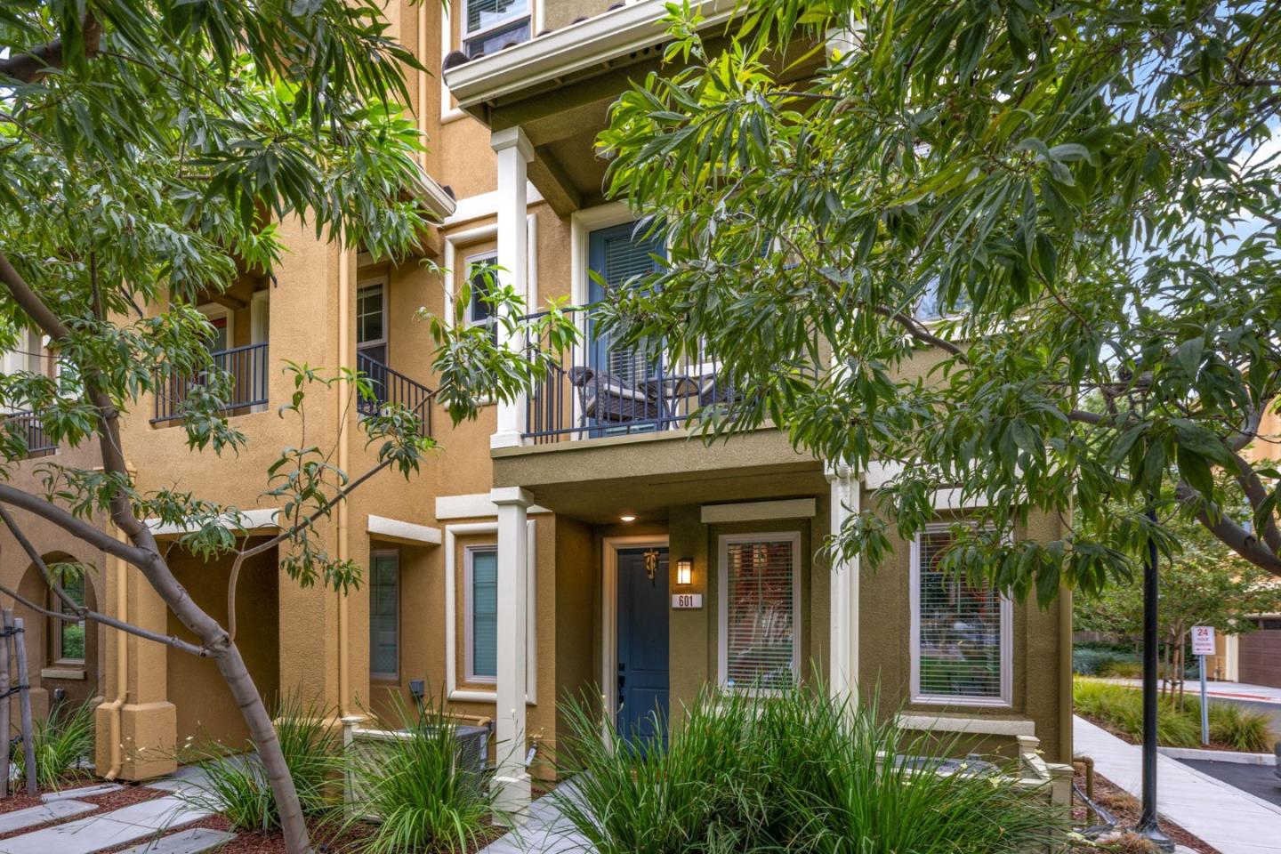 Detail Gallery Image 7 of 51 For 601 Cinnamon Cir, Mountain View,  CA 94043 - 2 Beds | 2/1 Baths