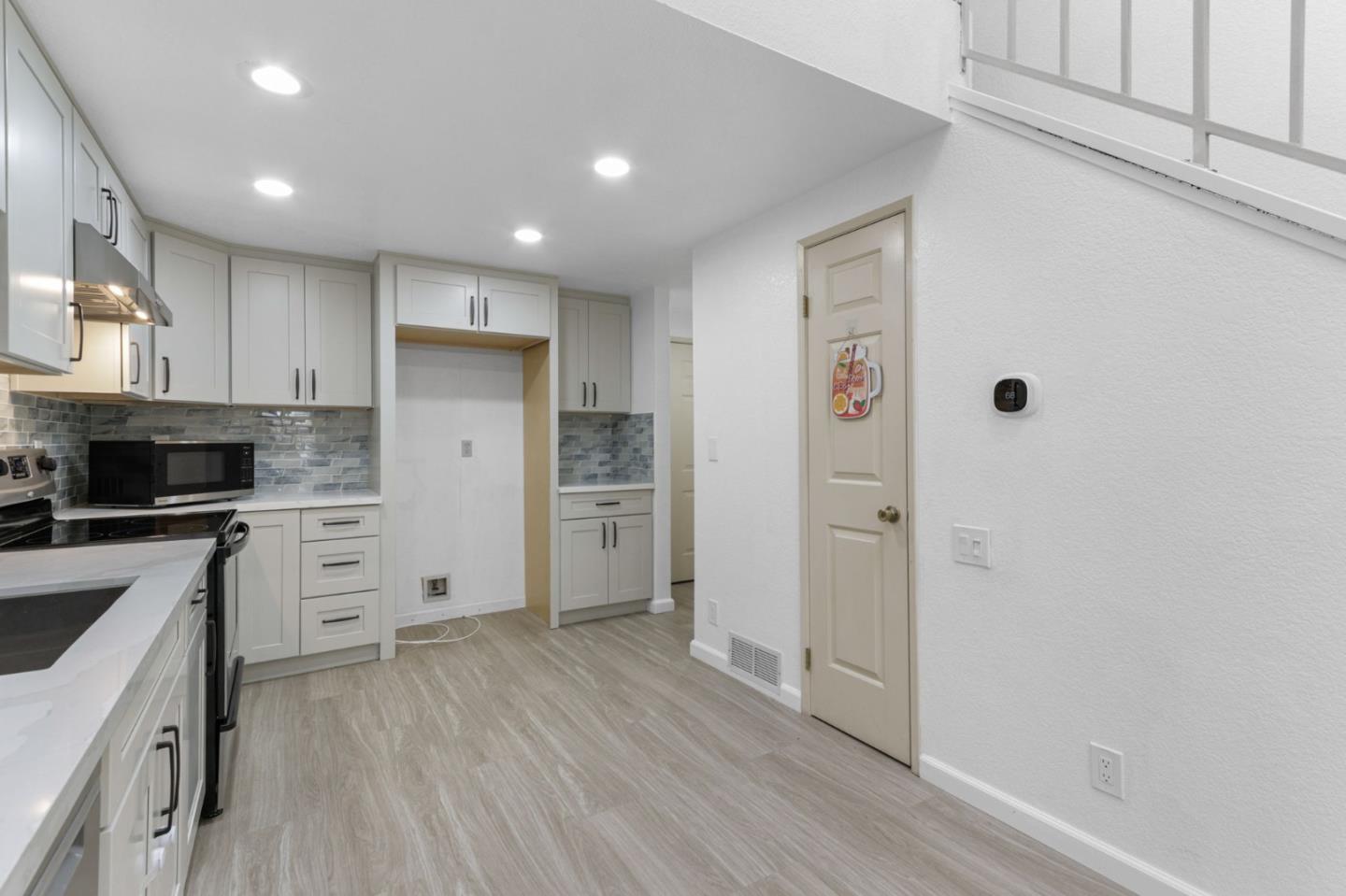 Detail Gallery Image 13 of 32 For 2625 Yerba Vista Ct, San Jose,  CA 95121 - 2 Beds | 2 Baths