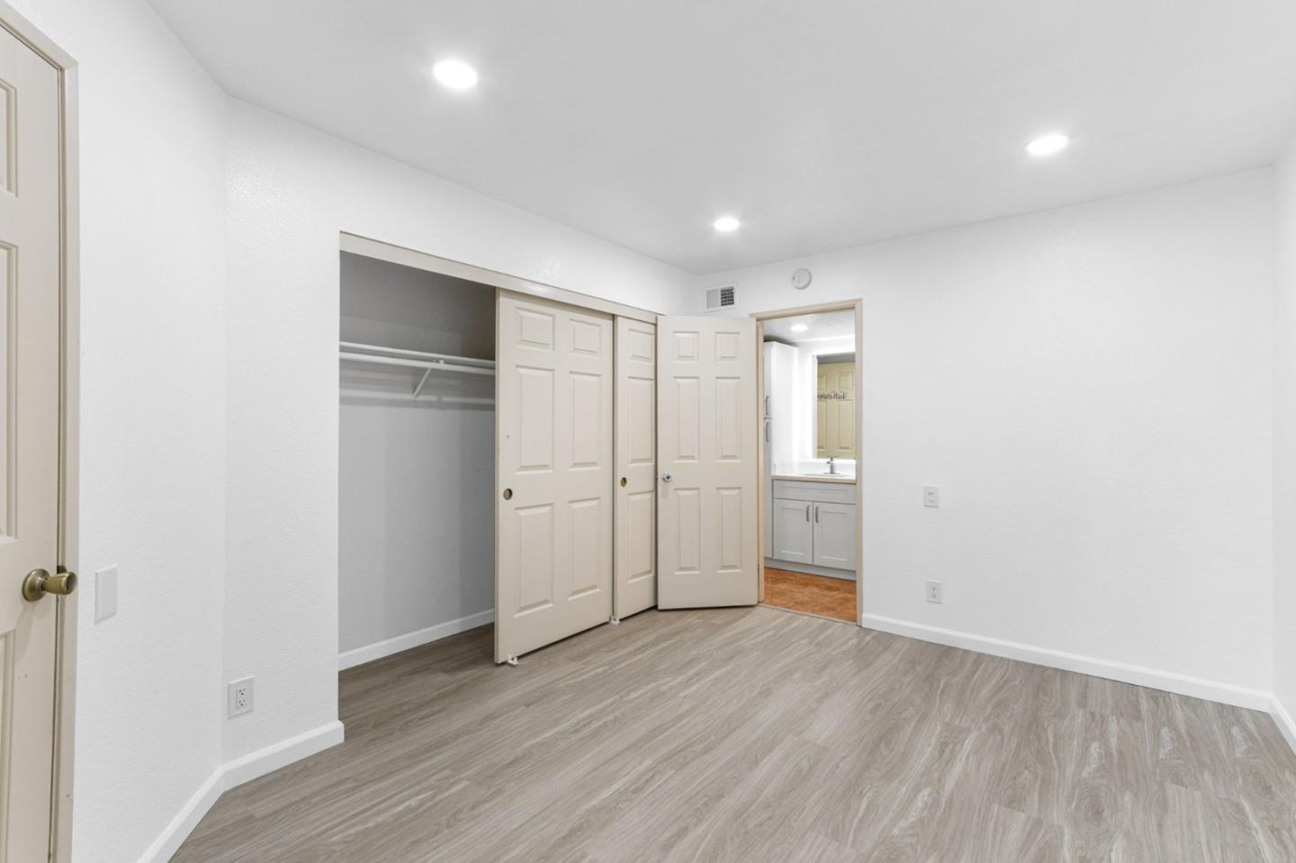 Detail Gallery Image 18 of 32 For 2625 Yerba Vista Ct, San Jose,  CA 95121 - 2 Beds | 2 Baths