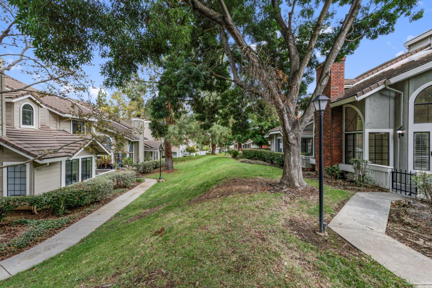 Detail Gallery Image 29 of 32 For 2625 Yerba Vista Ct, San Jose,  CA 95121 - 2 Beds | 2 Baths