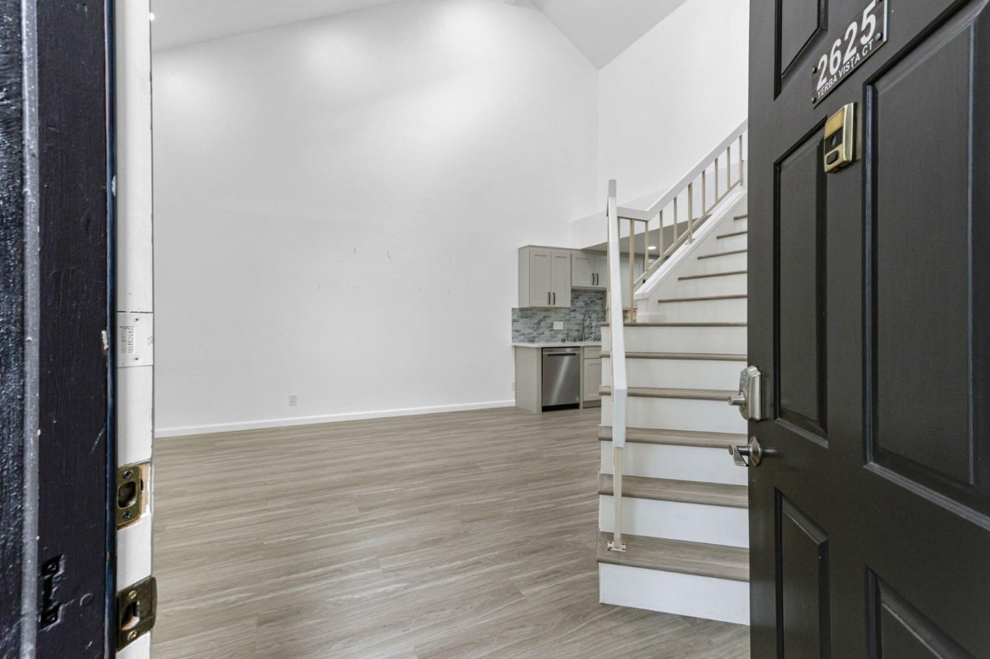 Detail Gallery Image 4 of 32 For 2625 Yerba Vista Ct, San Jose,  CA 95121 - 2 Beds | 2 Baths