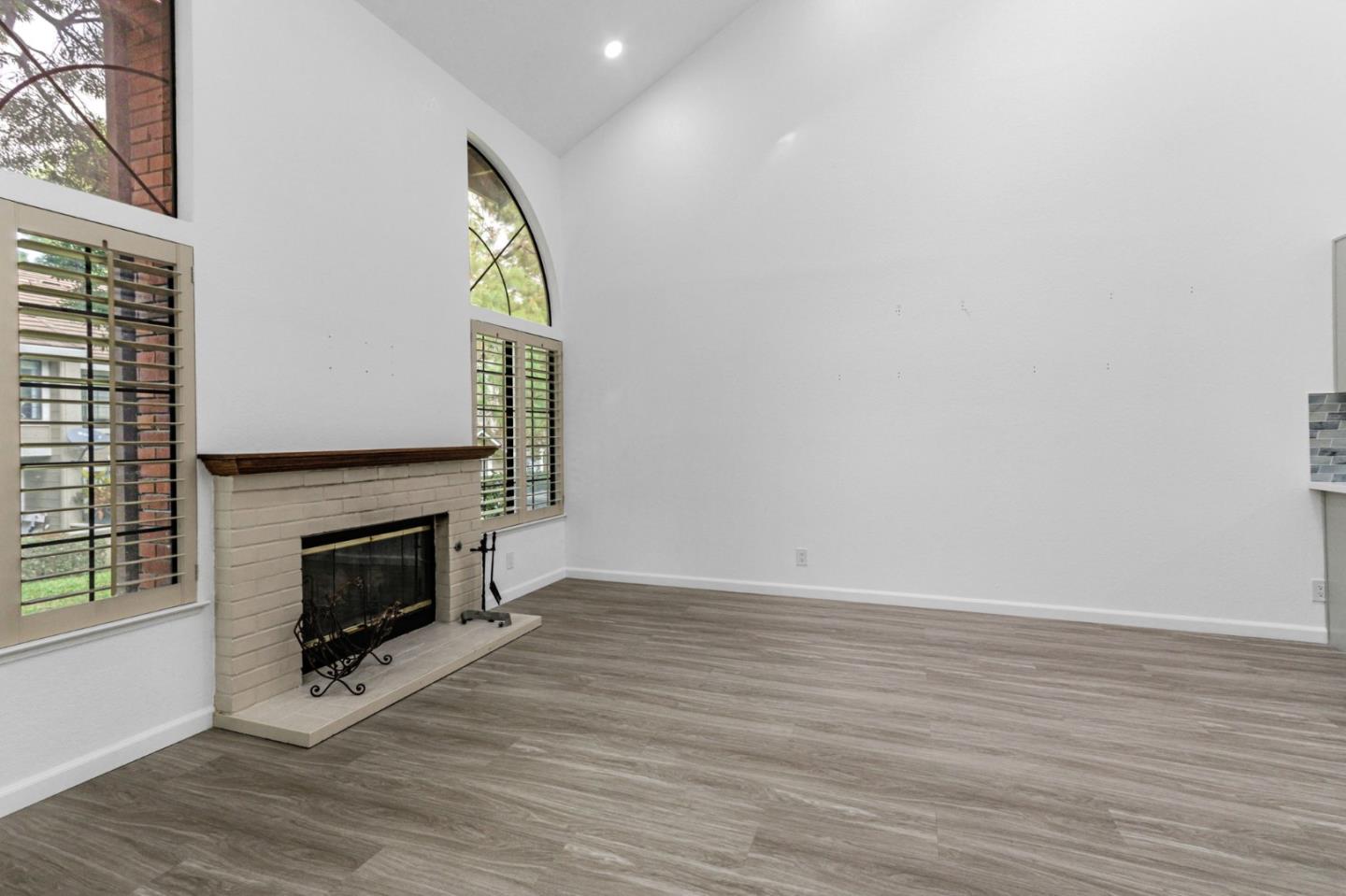 Detail Gallery Image 7 of 32 For 2625 Yerba Vista Ct, San Jose,  CA 95121 - 2 Beds | 2 Baths