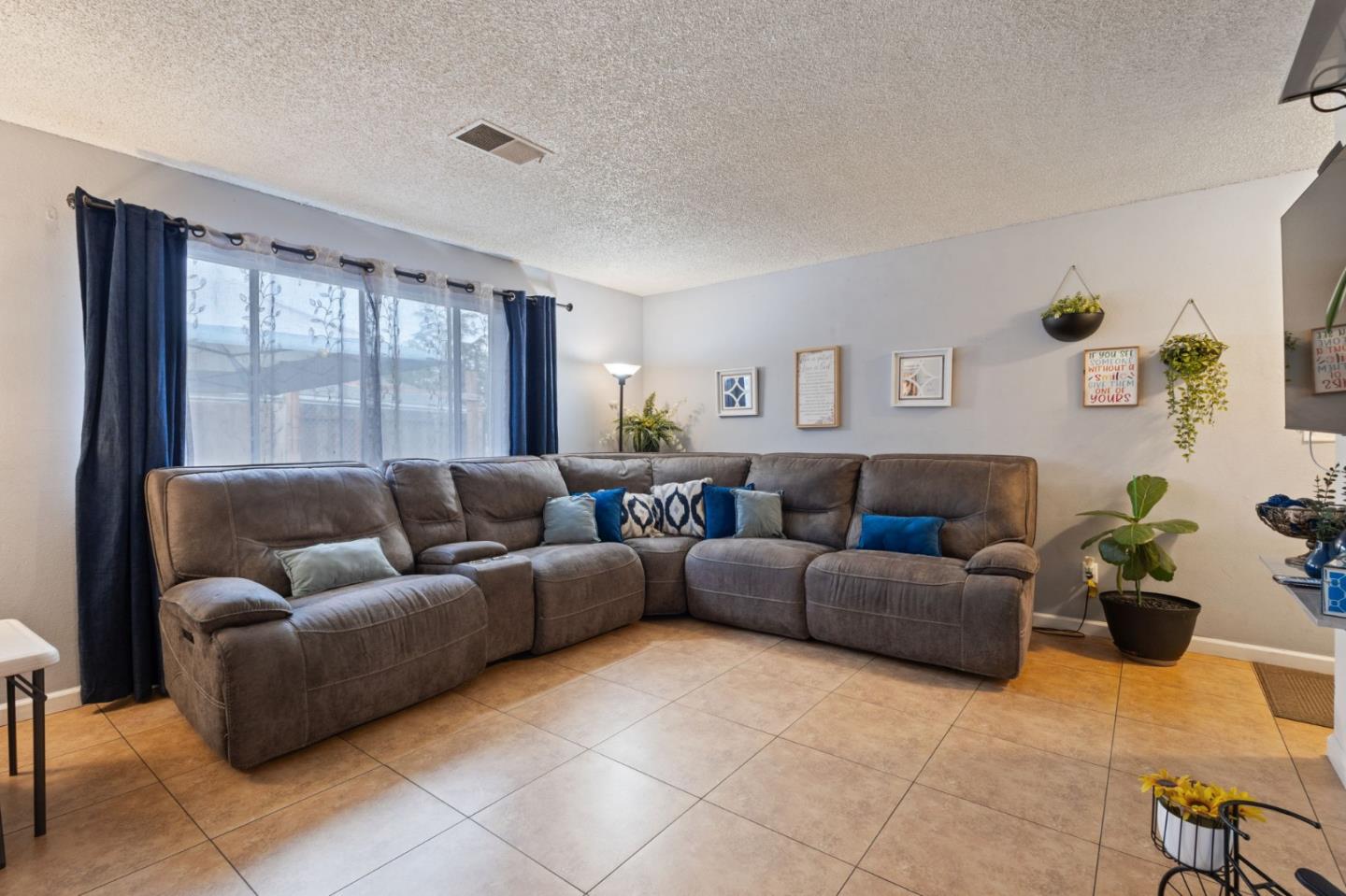 Detail Gallery Image 4 of 38 For 2012 W Rumble Rd, Modesto,  CA 95350 - – Beds | – Baths