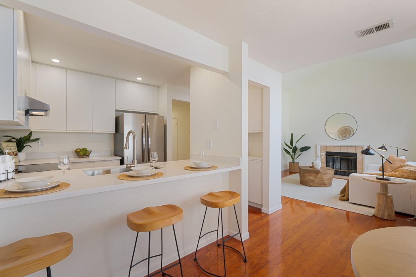 Detail Gallery Image 11 of 35 For 1399 Meadow Ridge Cir, San Jose,  CA 95131 - 3 Beds | 2 Baths