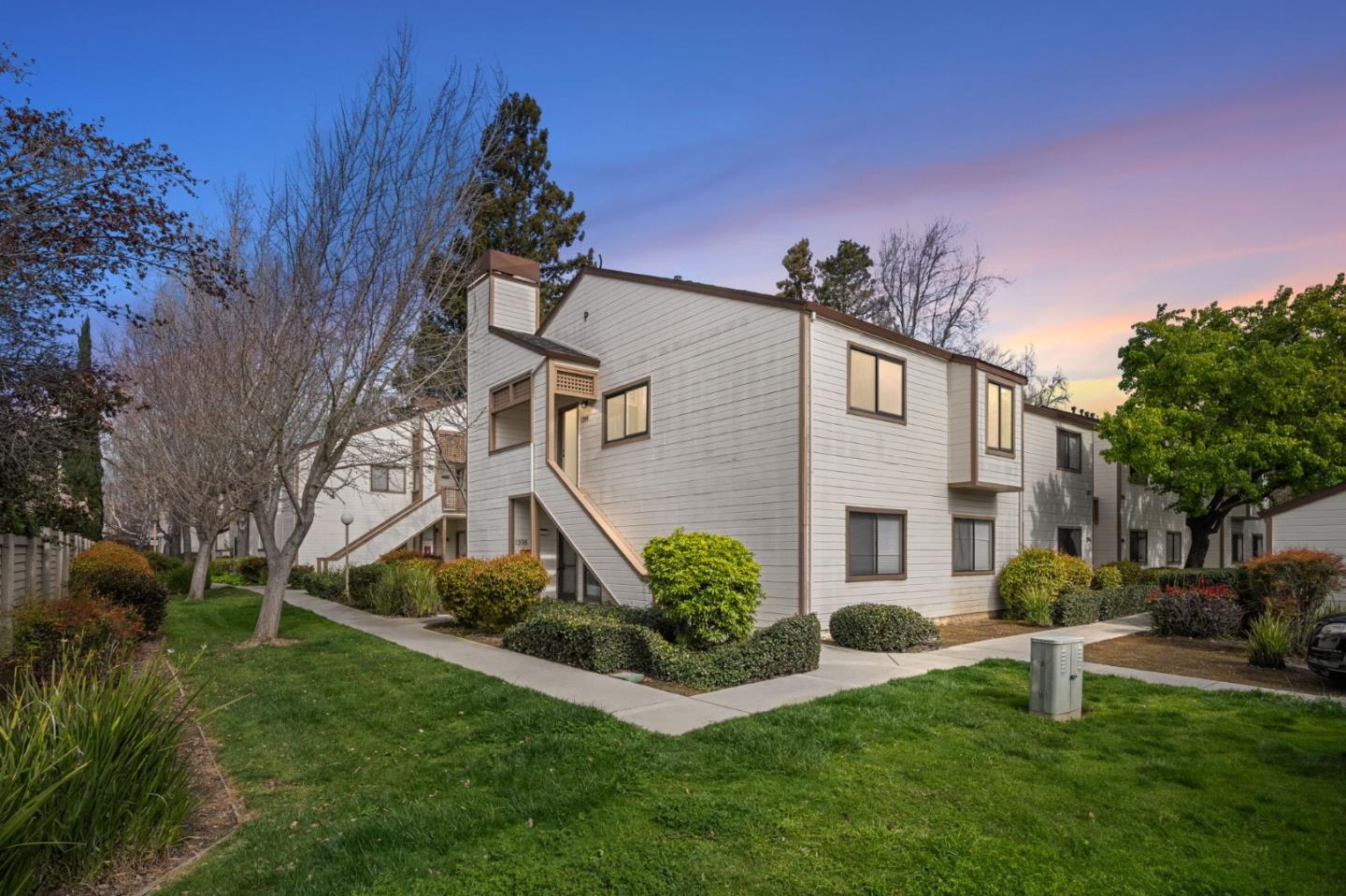 Detail Gallery Image 2 of 35 For 1399 Meadow Ridge Cir, San Jose,  CA 95131 - 3 Beds | 2 Baths