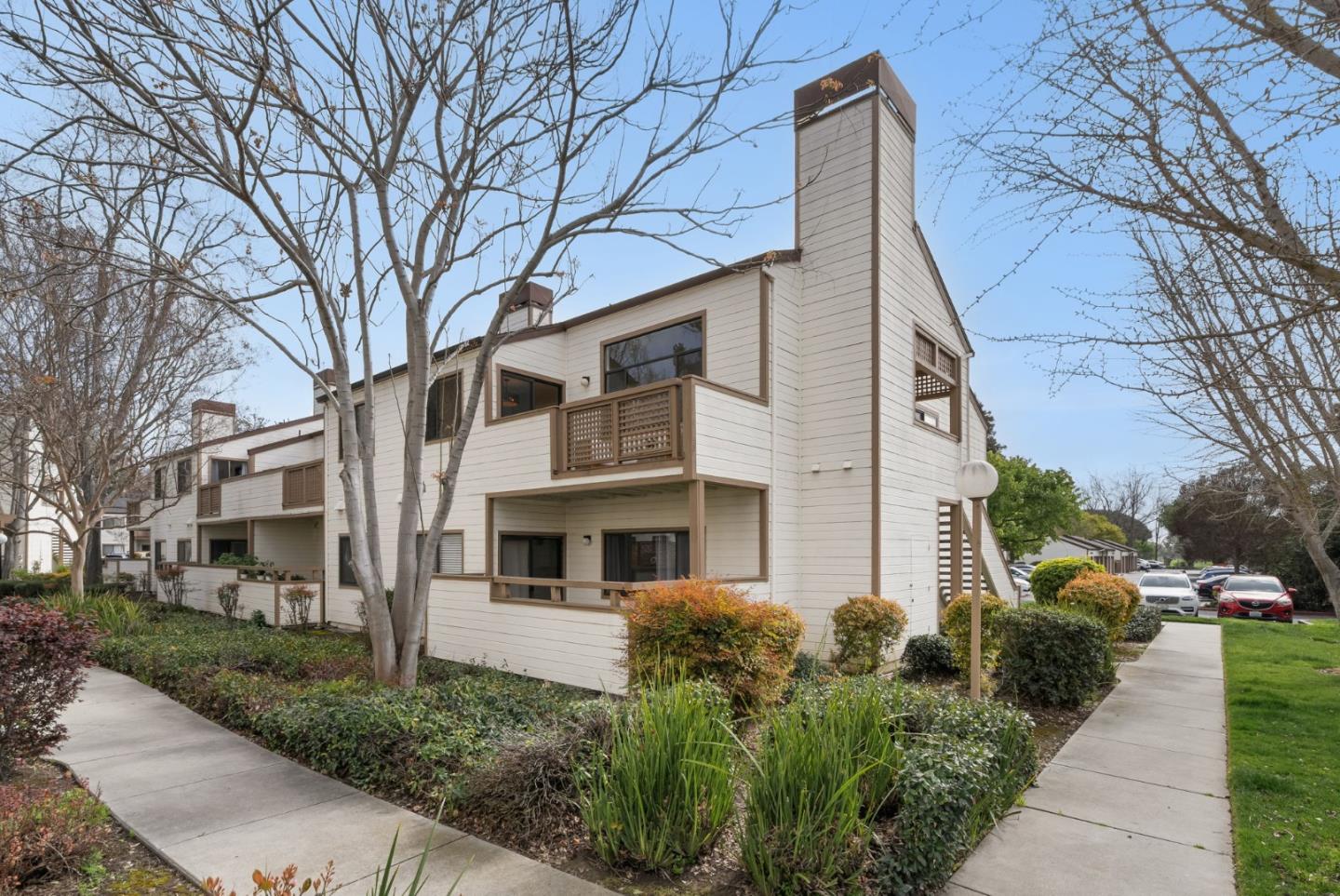 Detail Gallery Image 4 of 35 For 1399 Meadow Ridge Cir, San Jose,  CA 95131 - 3 Beds | 2 Baths